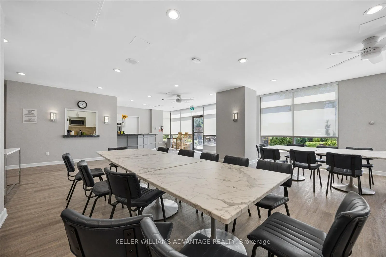 712 Rossland Road E #903
