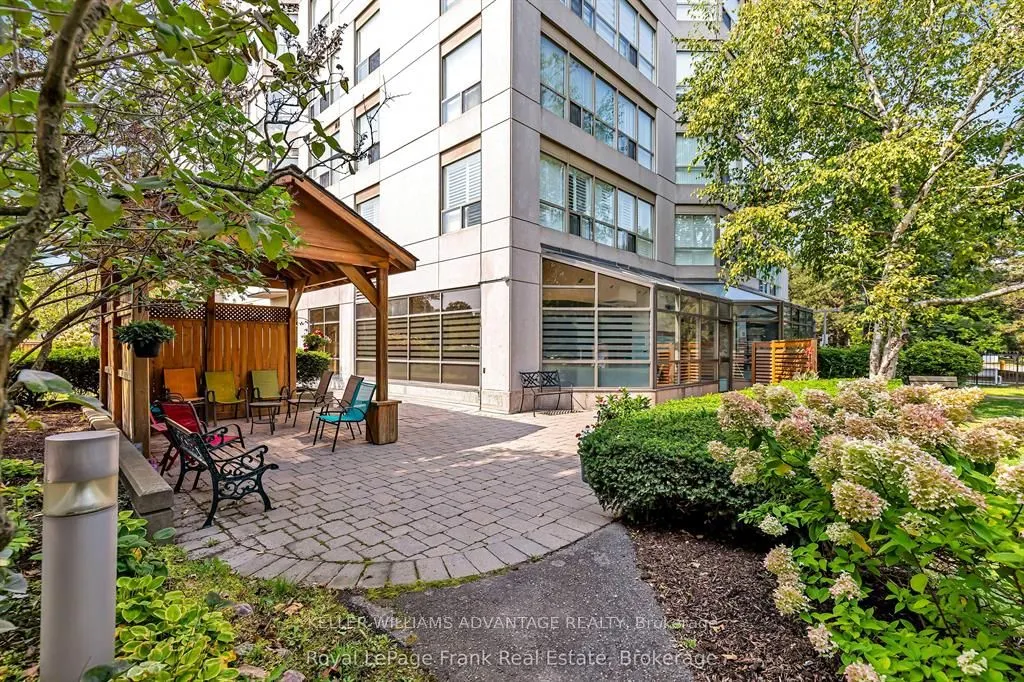 712 Rossland Road E #903