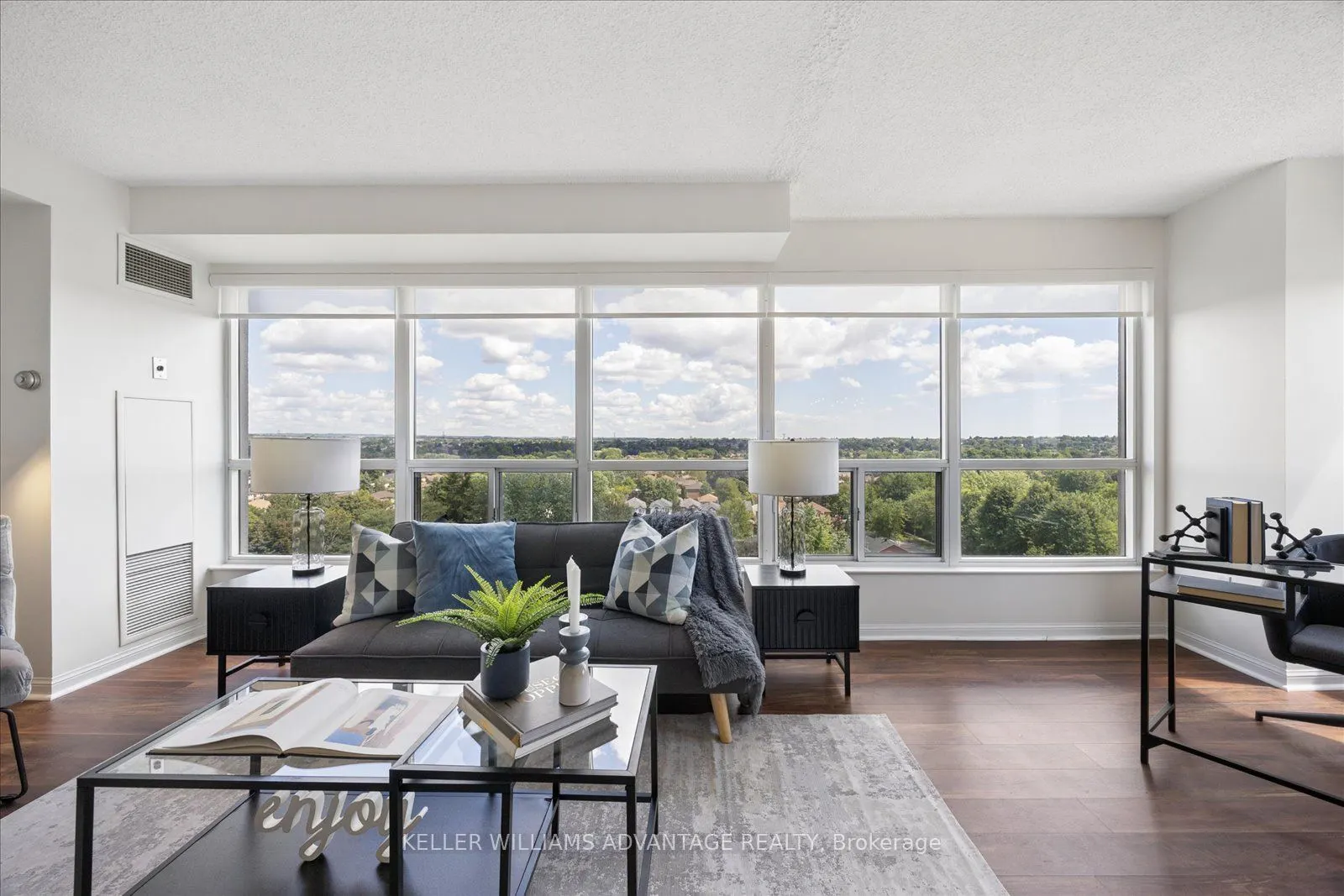 712 Rossland Road E #903