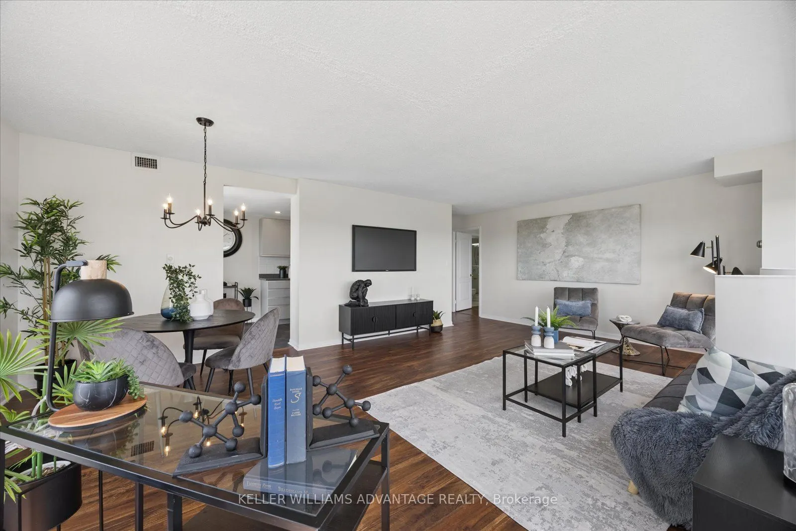 712 Rossland Road E #903