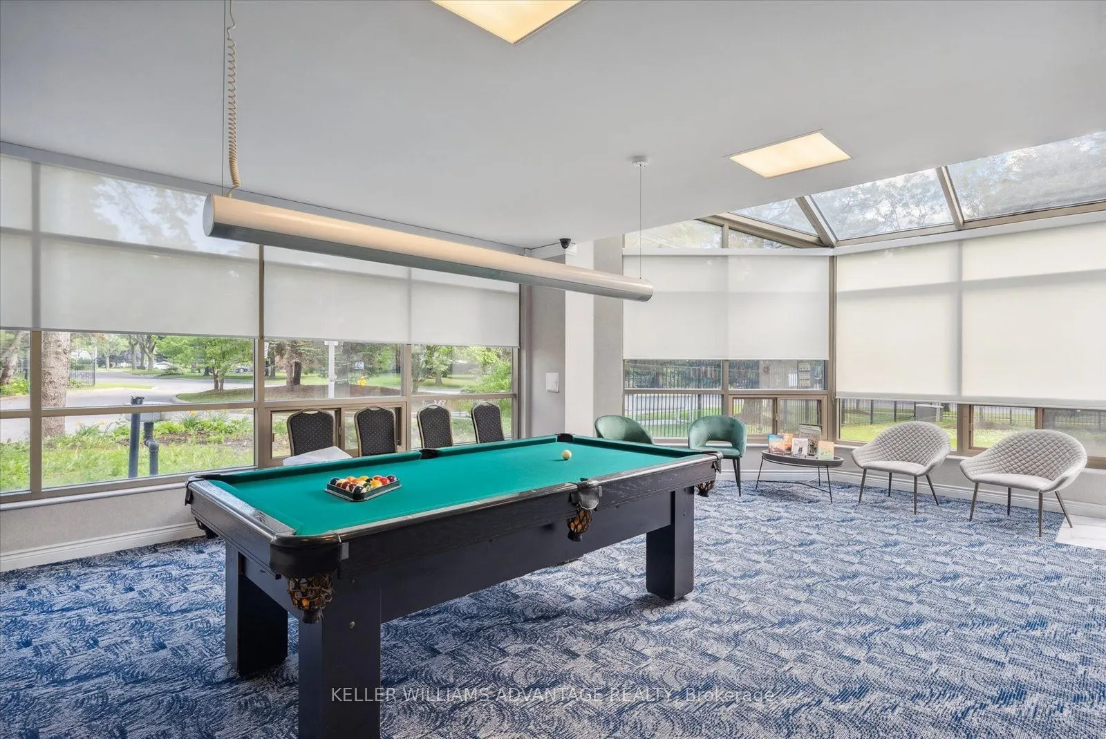 712 Rossland Road E #903