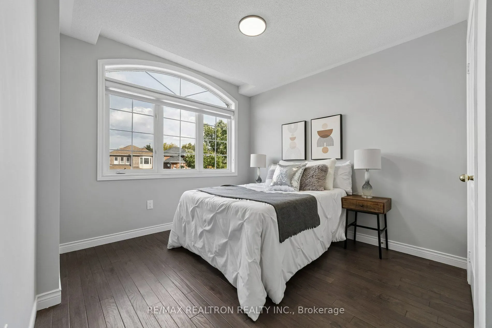 58 Lurosa Crescent