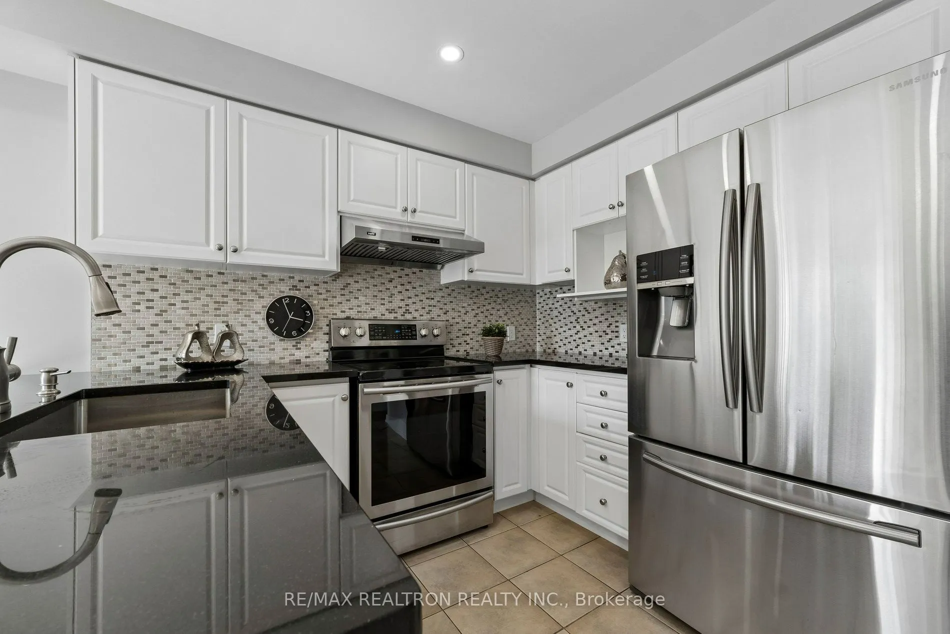 58 Lurosa Crescent
