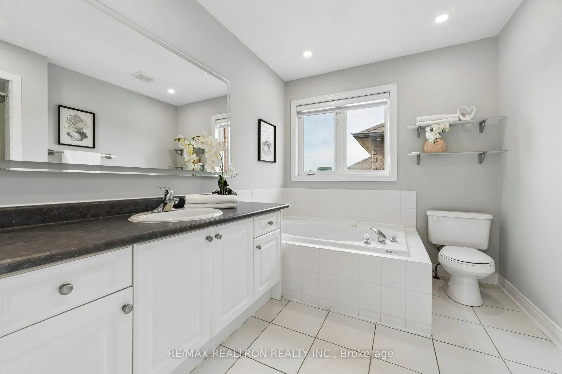 58 Lurosa Crescent