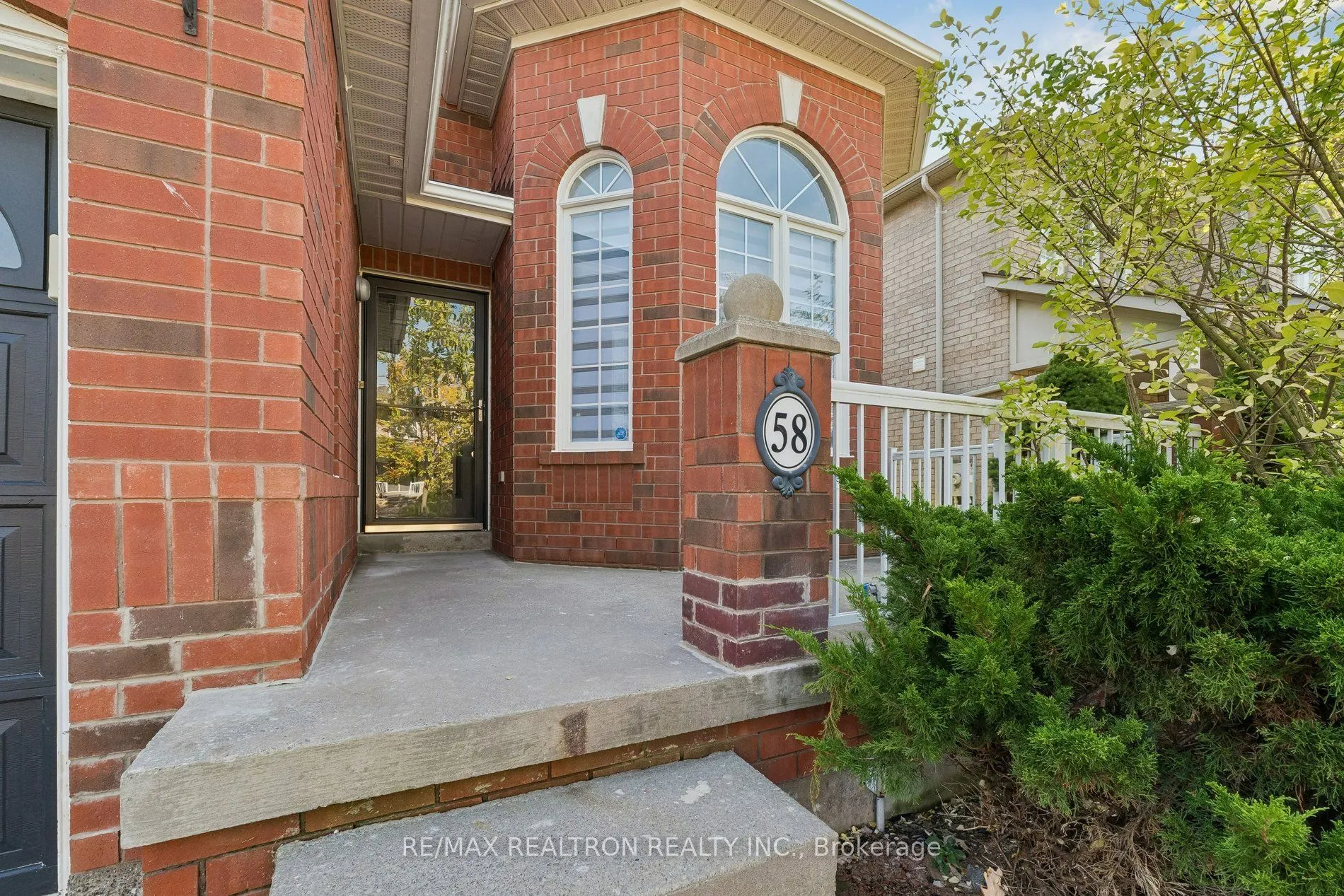 58 Lurosa Crescent