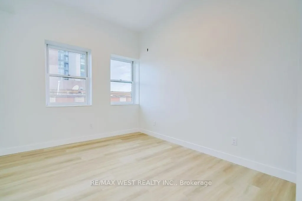 2083 Danforth Avenue #202