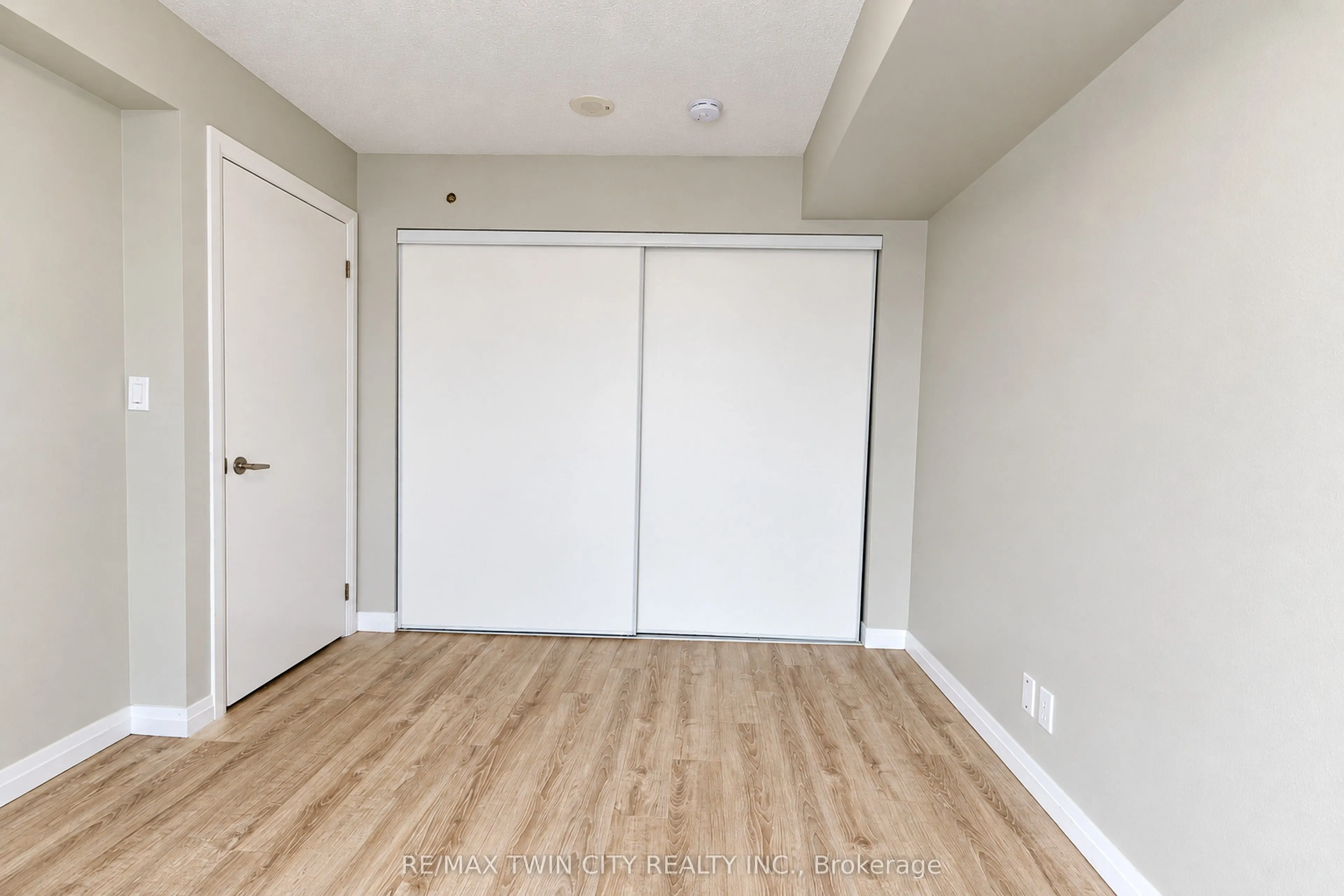 2152 Lawrence Avenue E #1206
