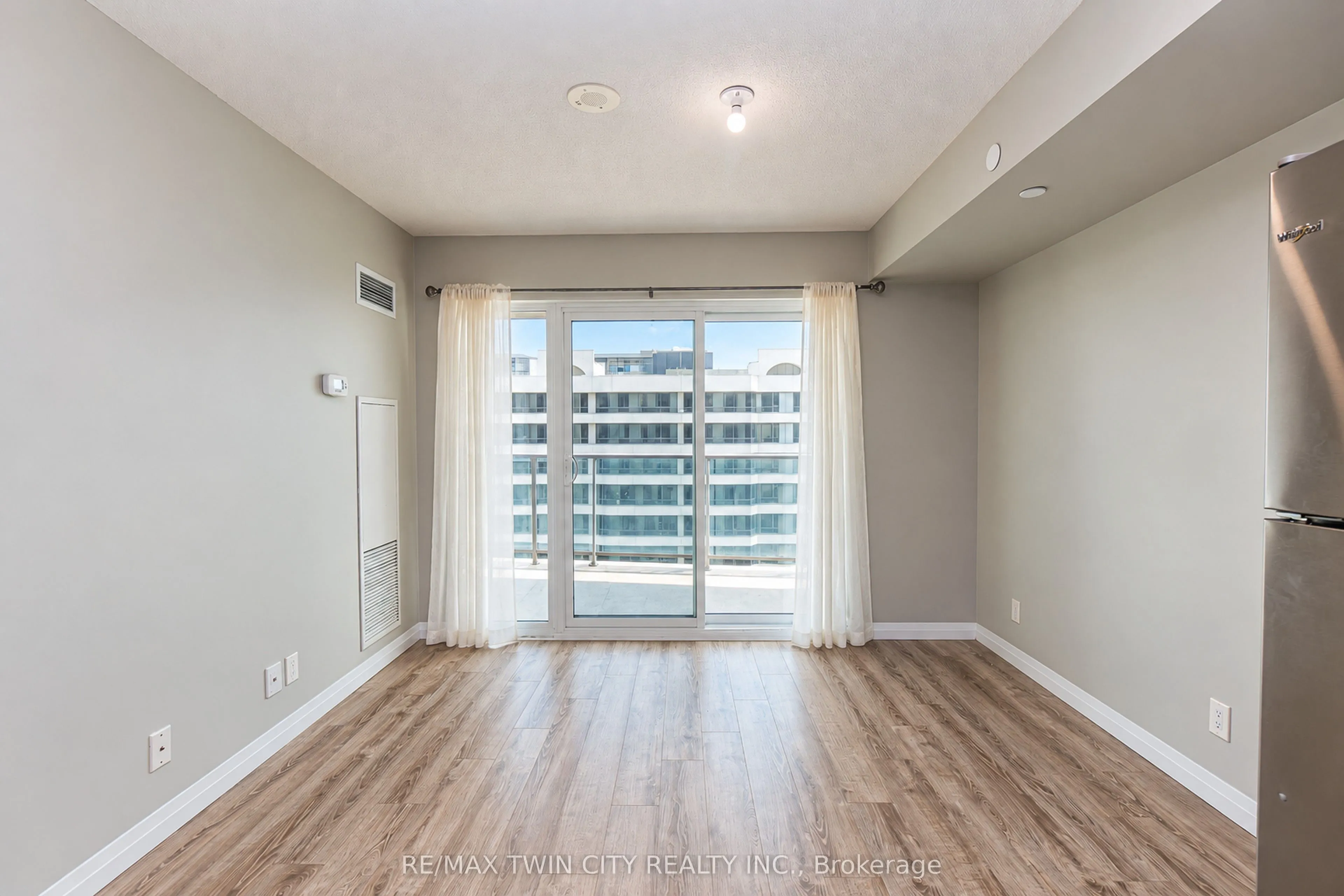 2152 Lawrence Avenue E #1206