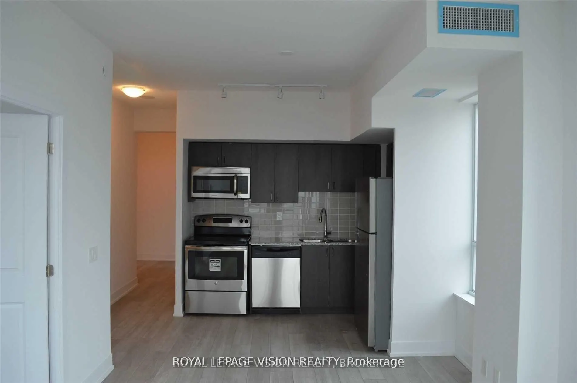 1215 Bayly Street #Ph2-02