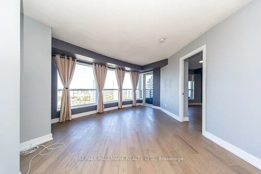 125 Village Green Square #2709