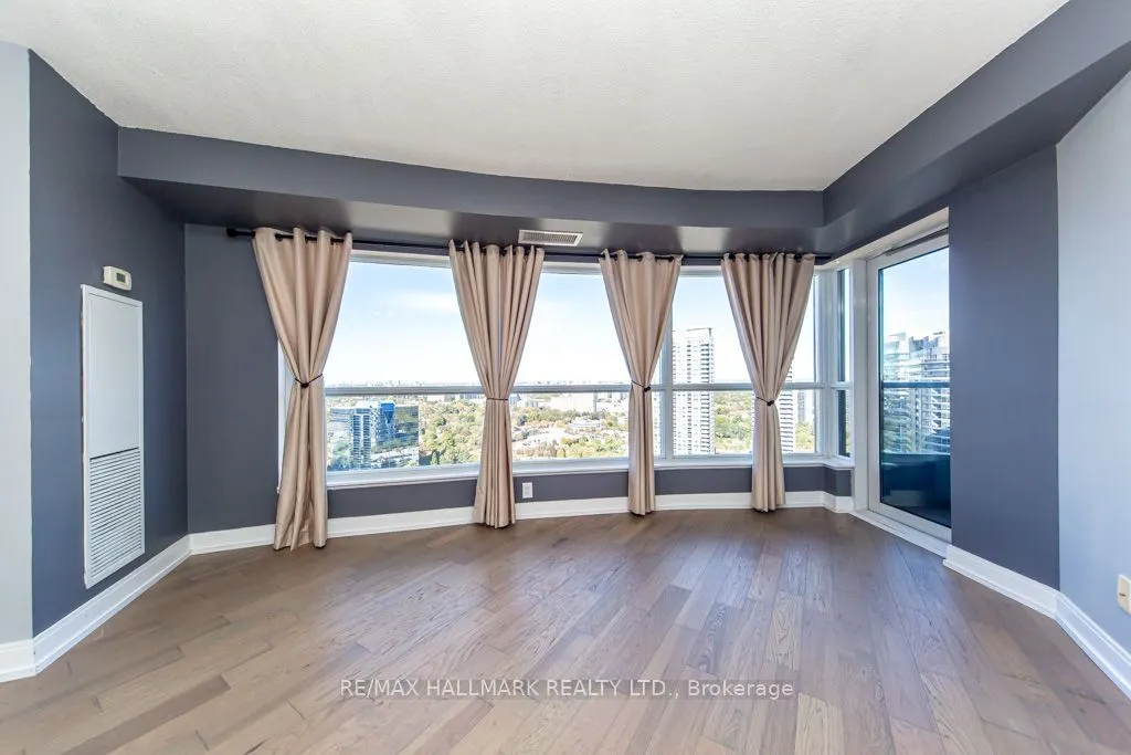 125 Village Green Square #2709