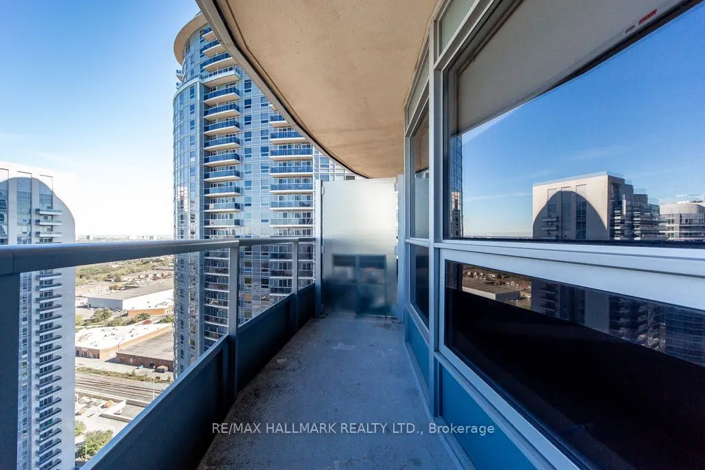 125 Village Green Square #2709
