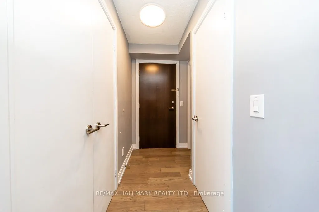 125 Village Green Square #2709