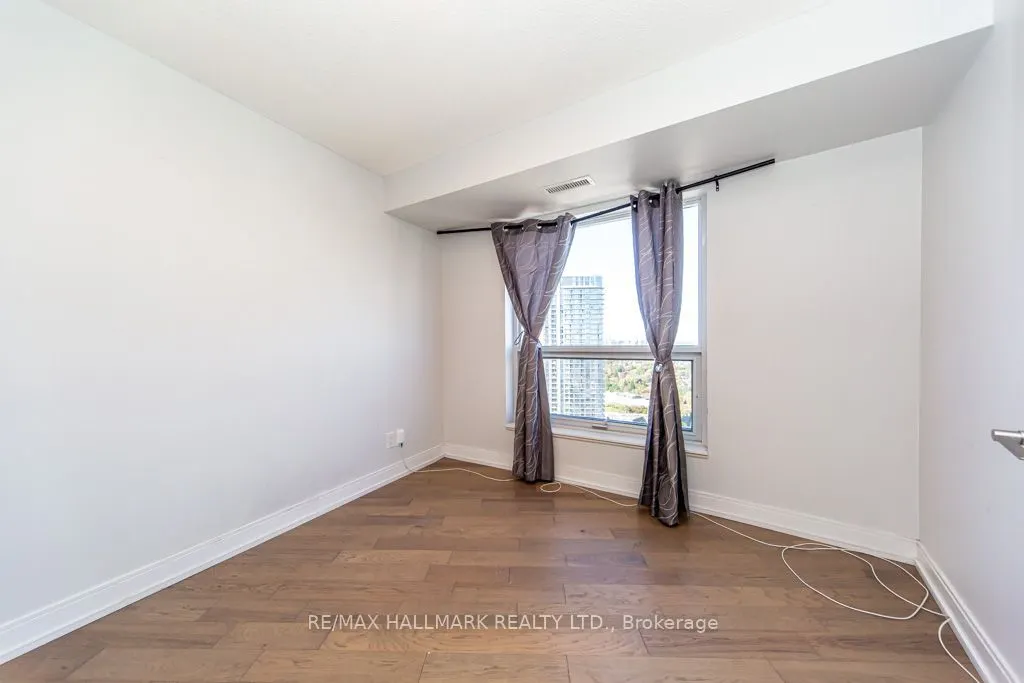 125 Village Green Square #2709
