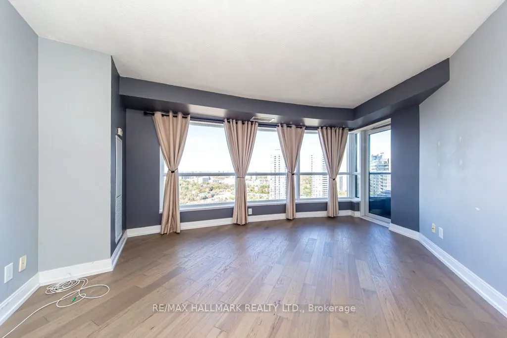 125 Village Green Square #2709