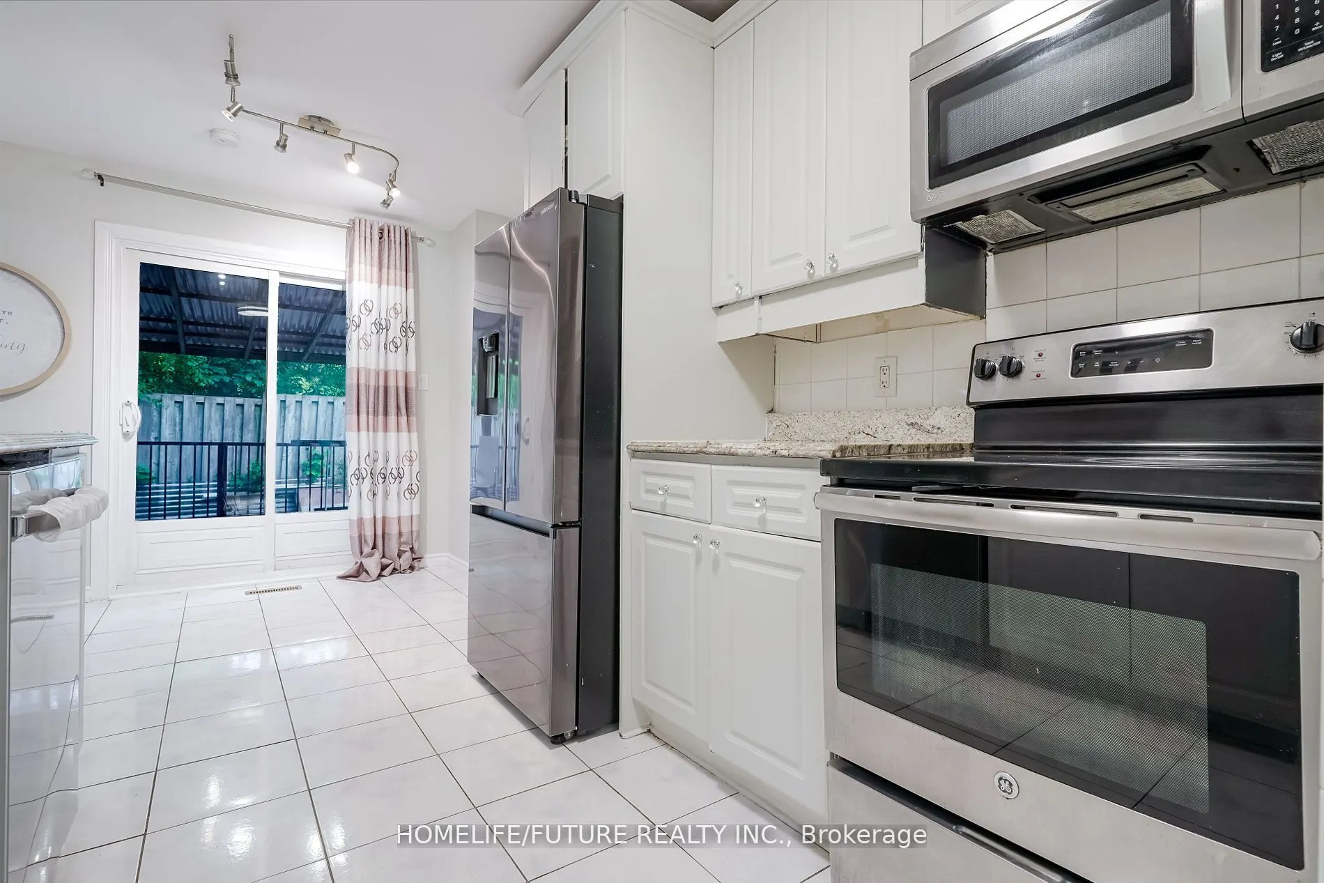 47 Carisbrooke Square #Main & 2nd Flr