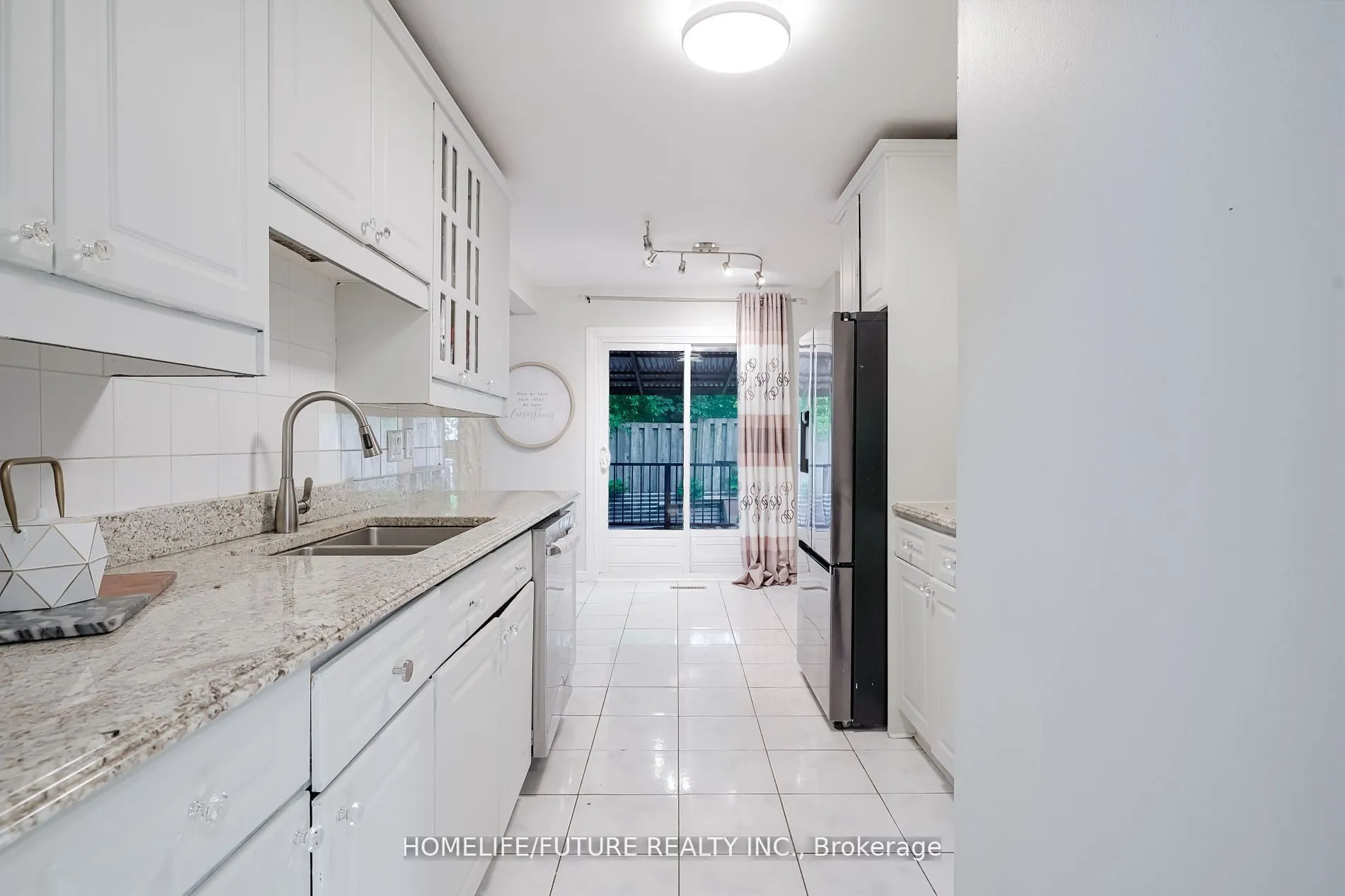 47 Carisbrooke Square #Main & 2nd Flr