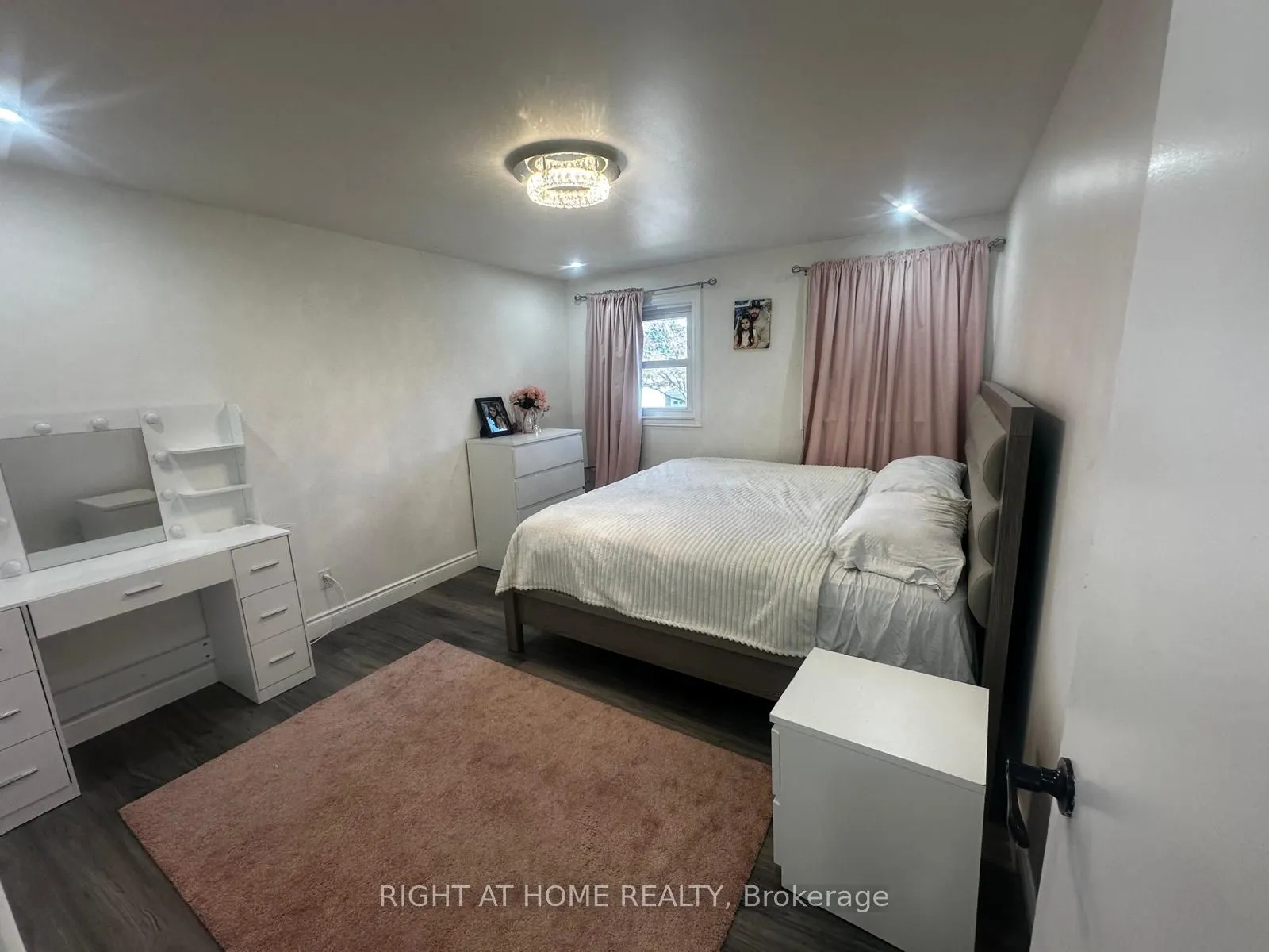 71 Sandrift Square