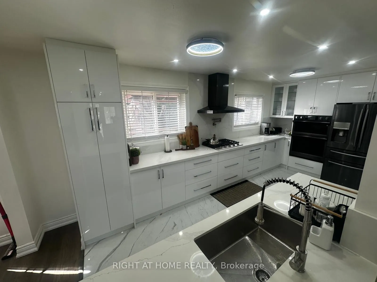 71 Sandrift Square