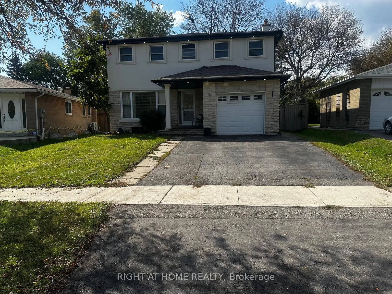 71 Sandrift Square