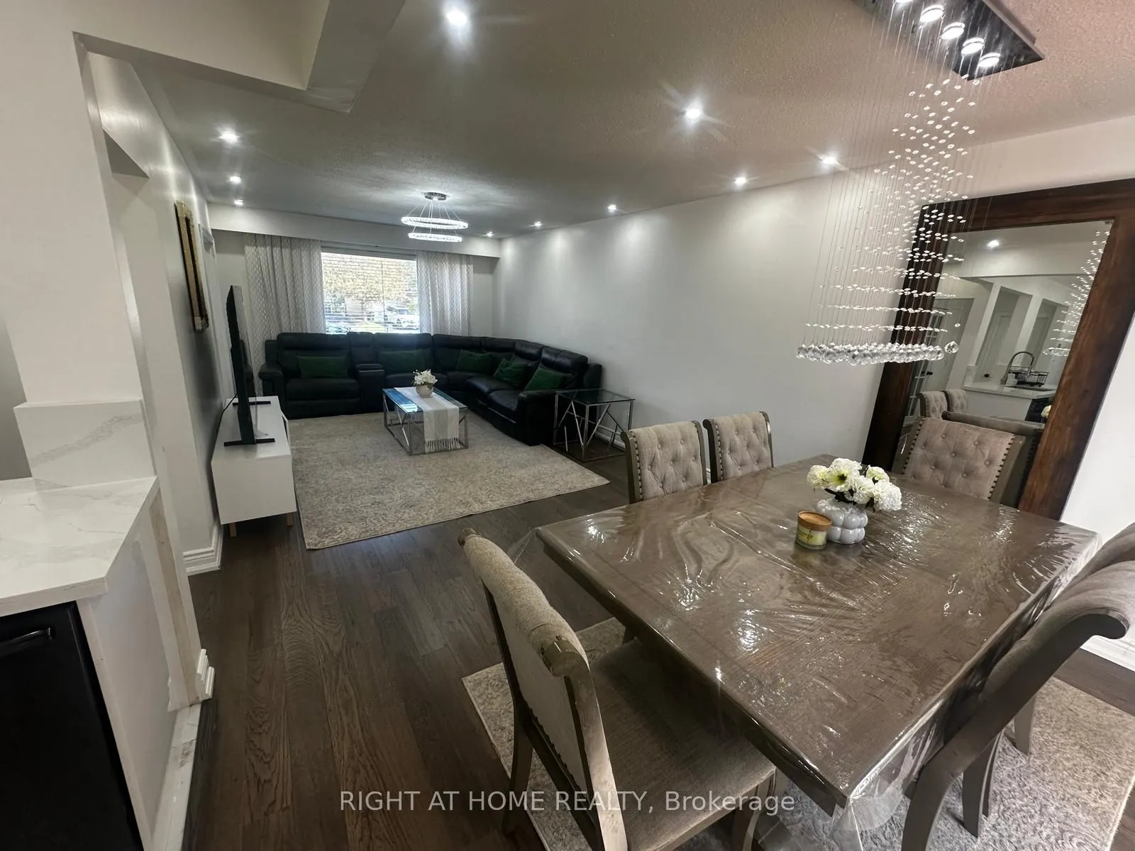 71 Sandrift Square