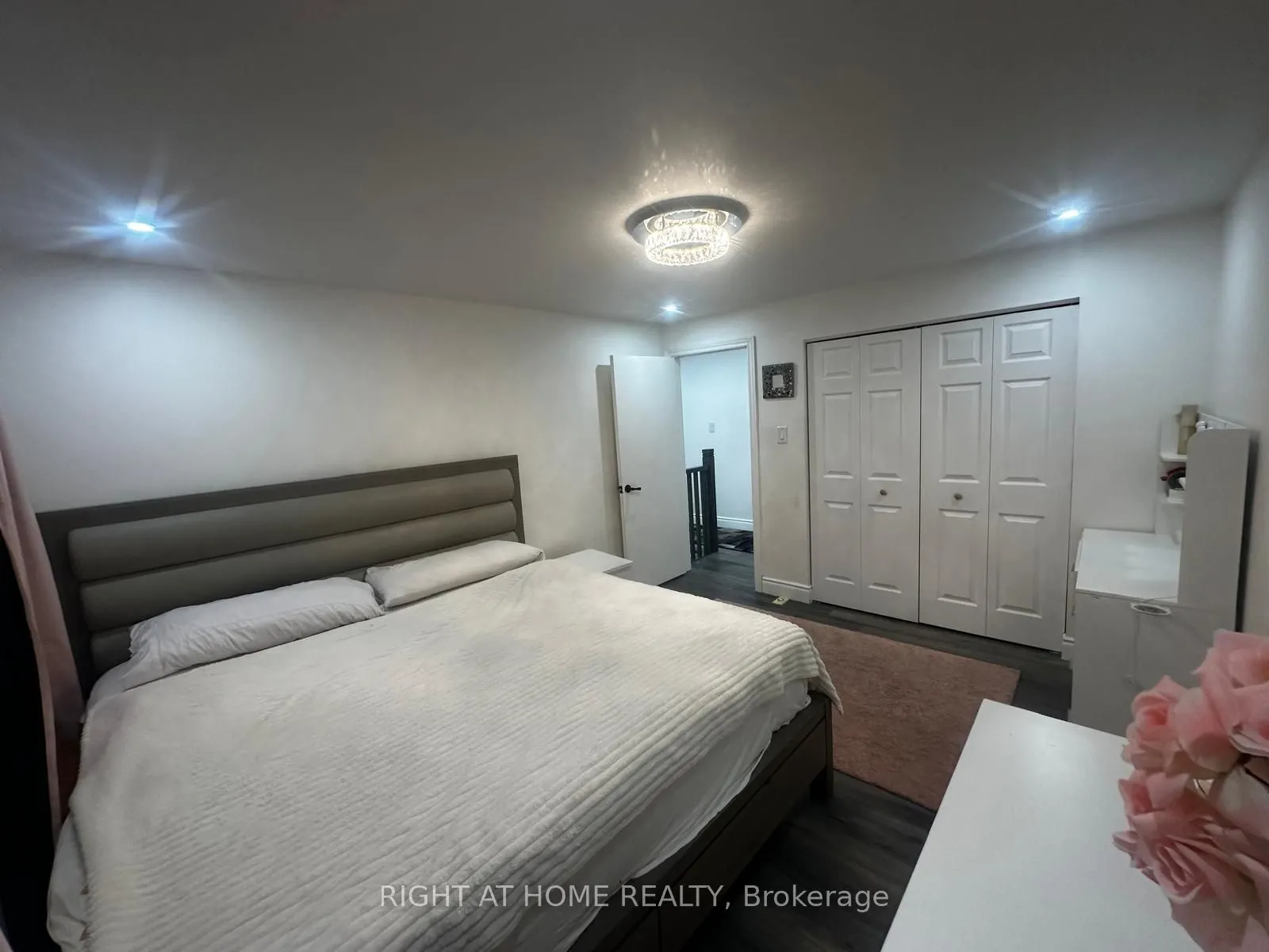 71 Sandrift Square