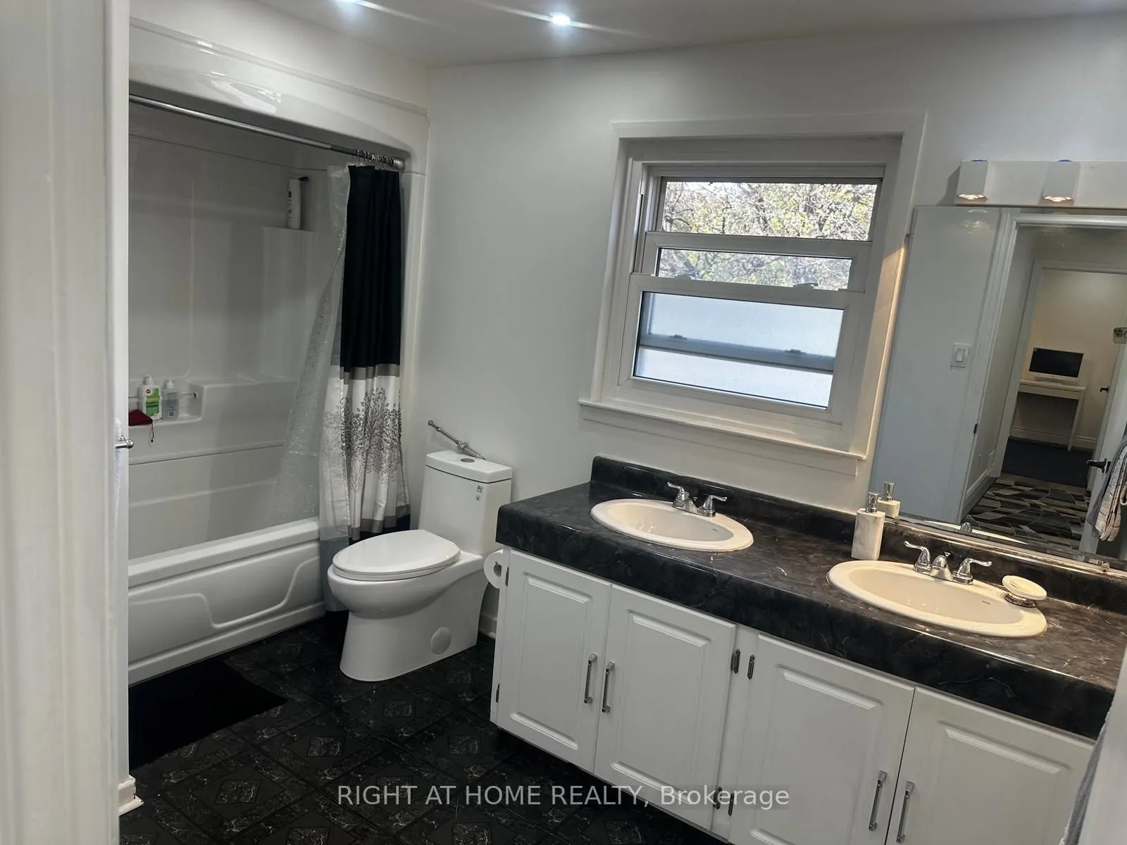 71 Sandrift Square