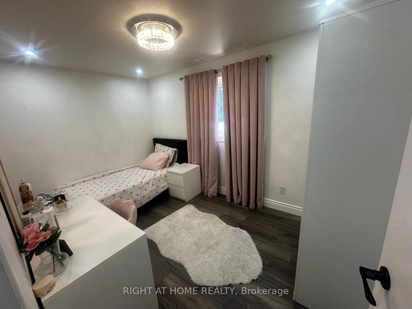 71 Sandrift Square