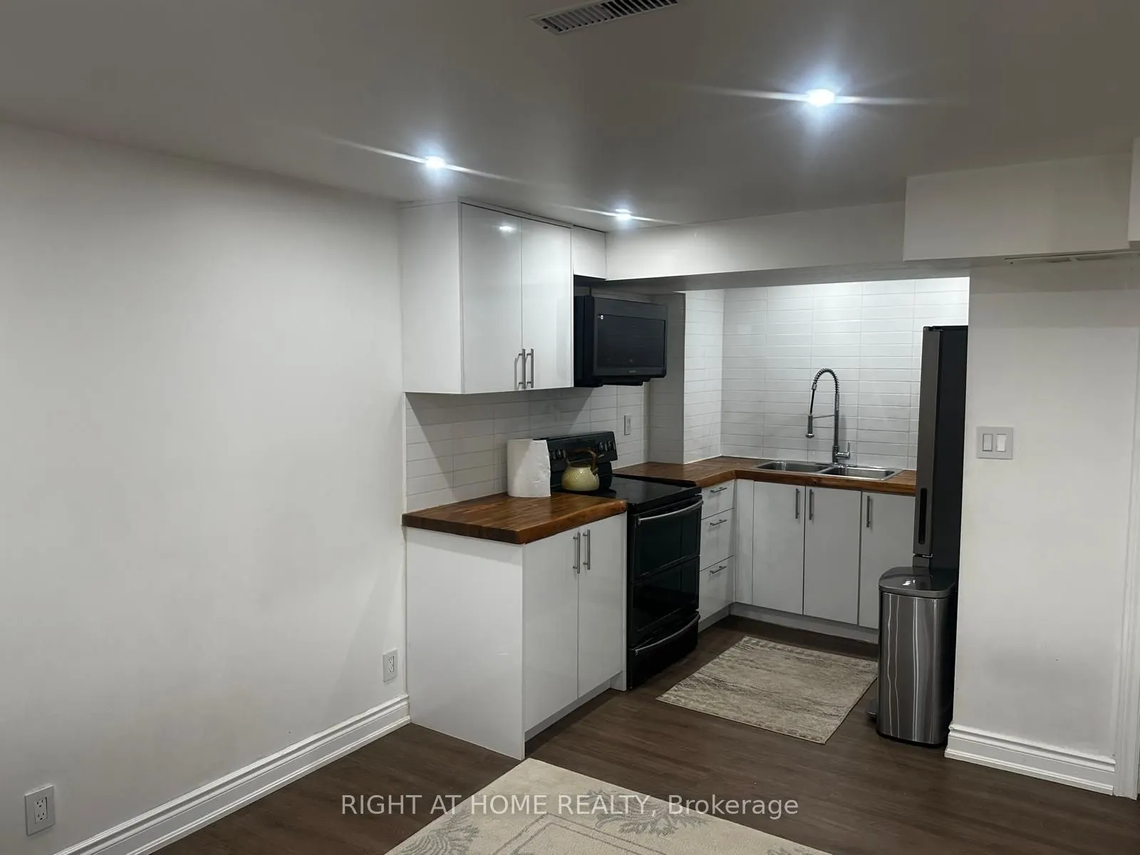 71 Sandrift Square