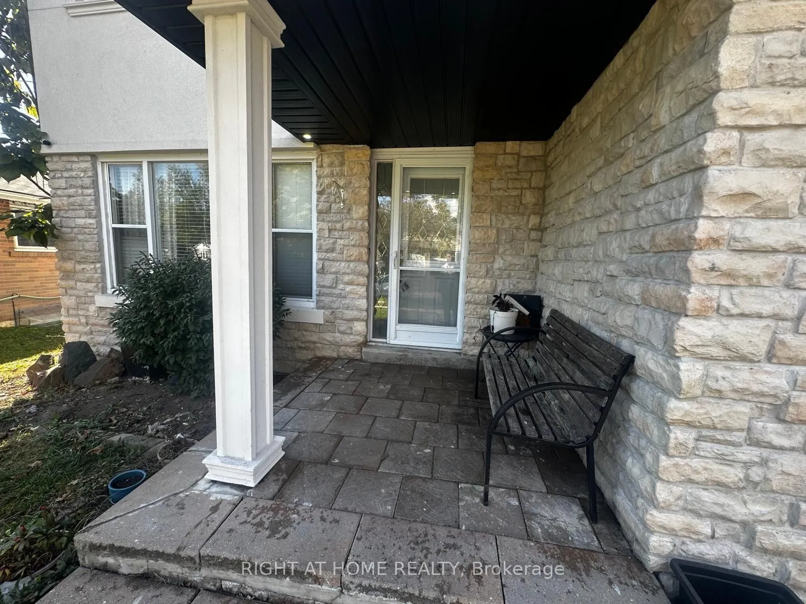 71 Sandrift Square