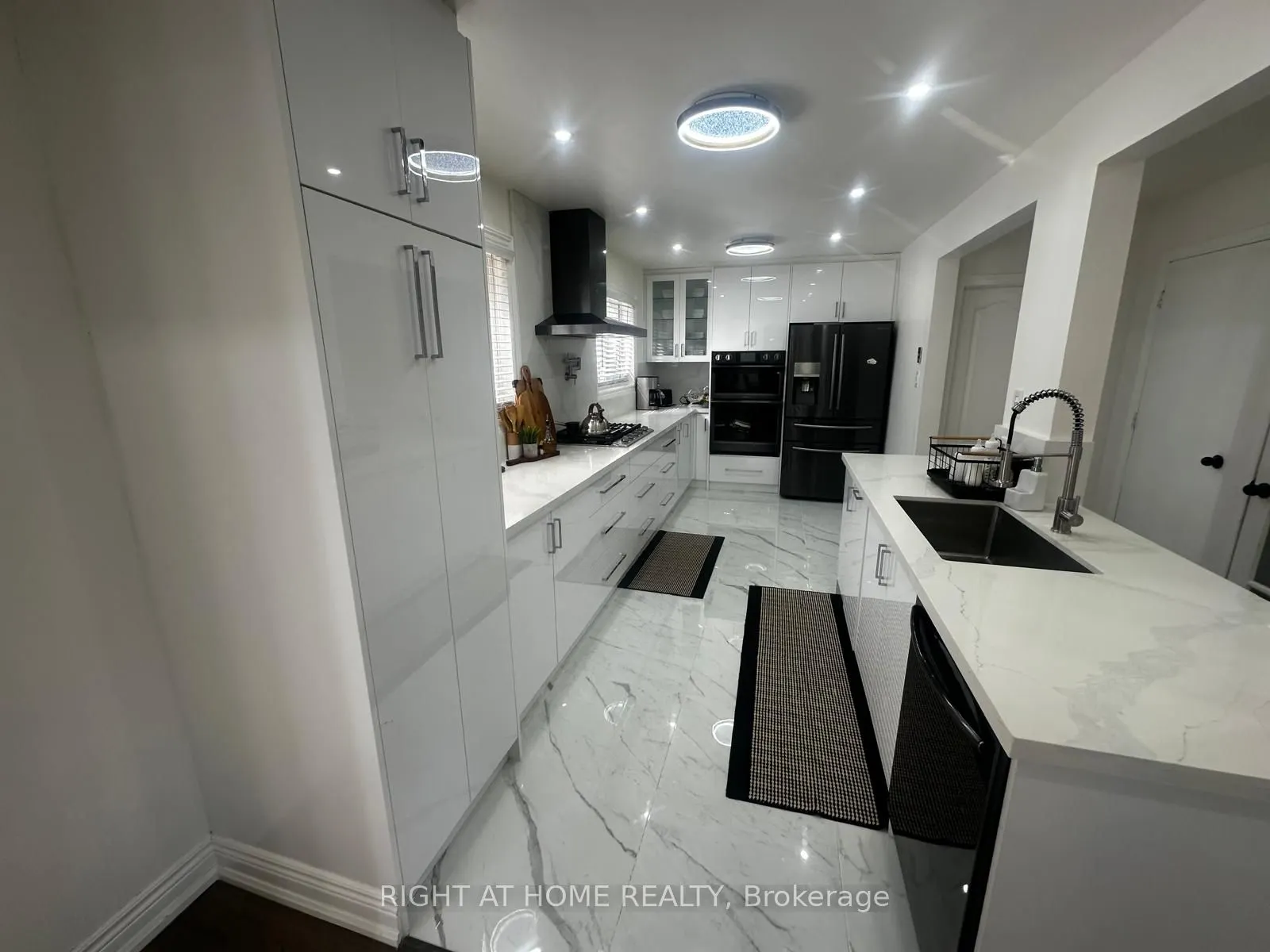 71 Sandrift Square