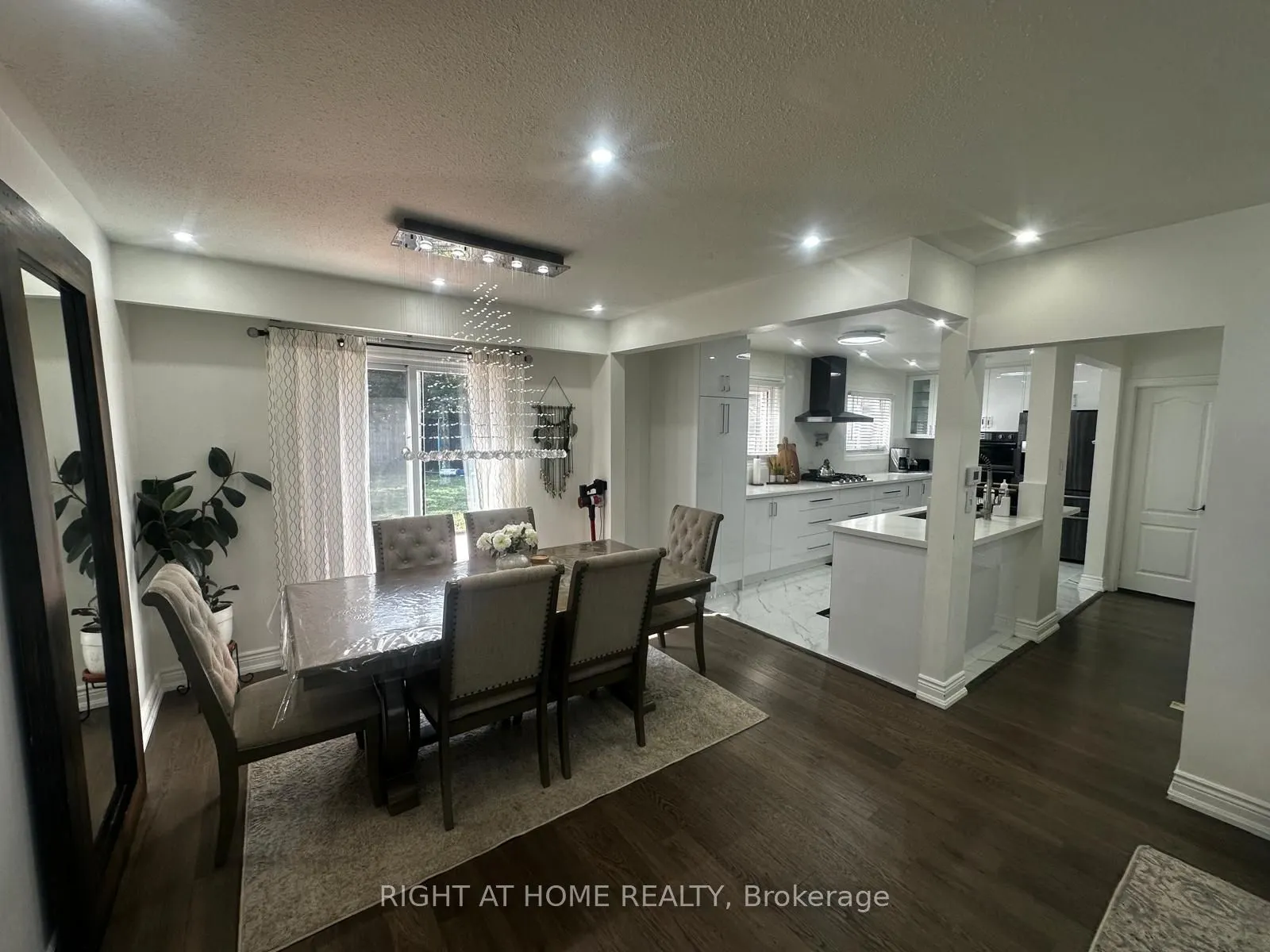 71 Sandrift Square