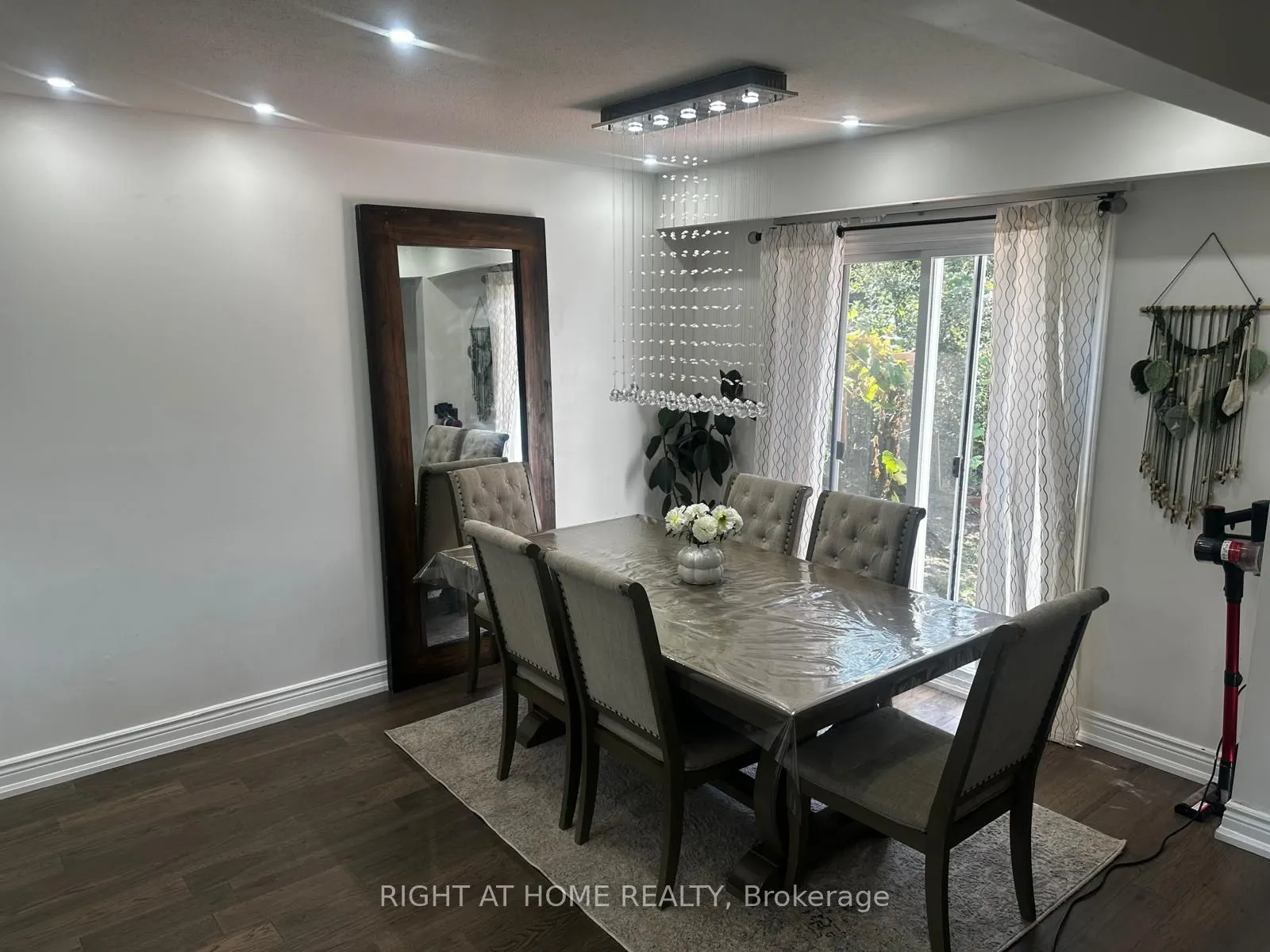 71 Sandrift Square
