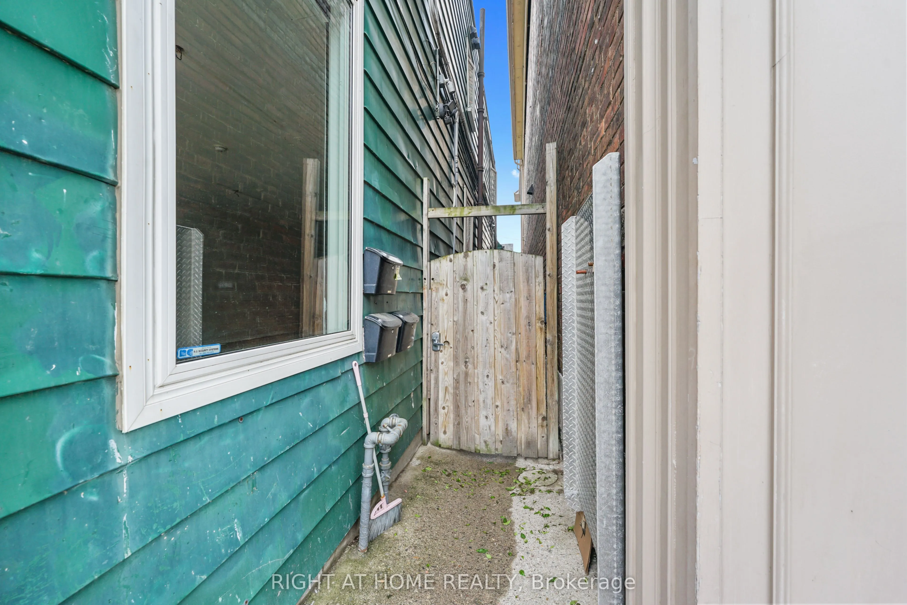 2207 Queen Street E #2