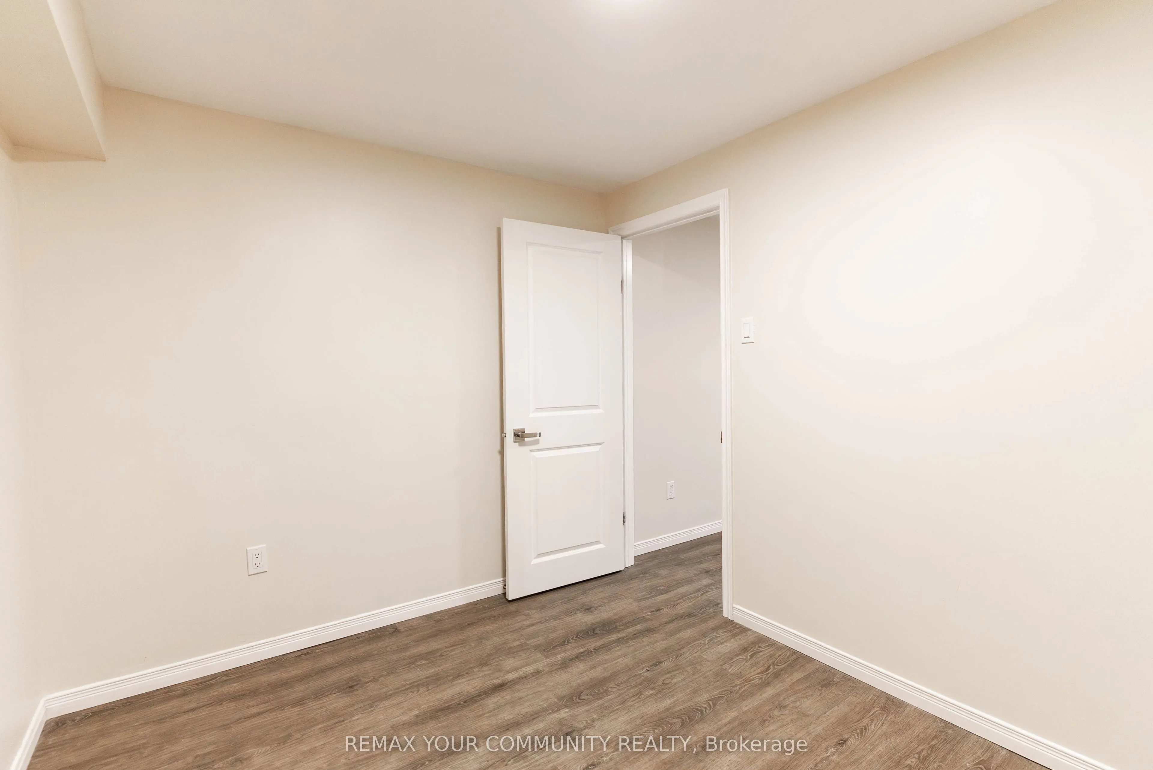 1553 Norwill Crescent