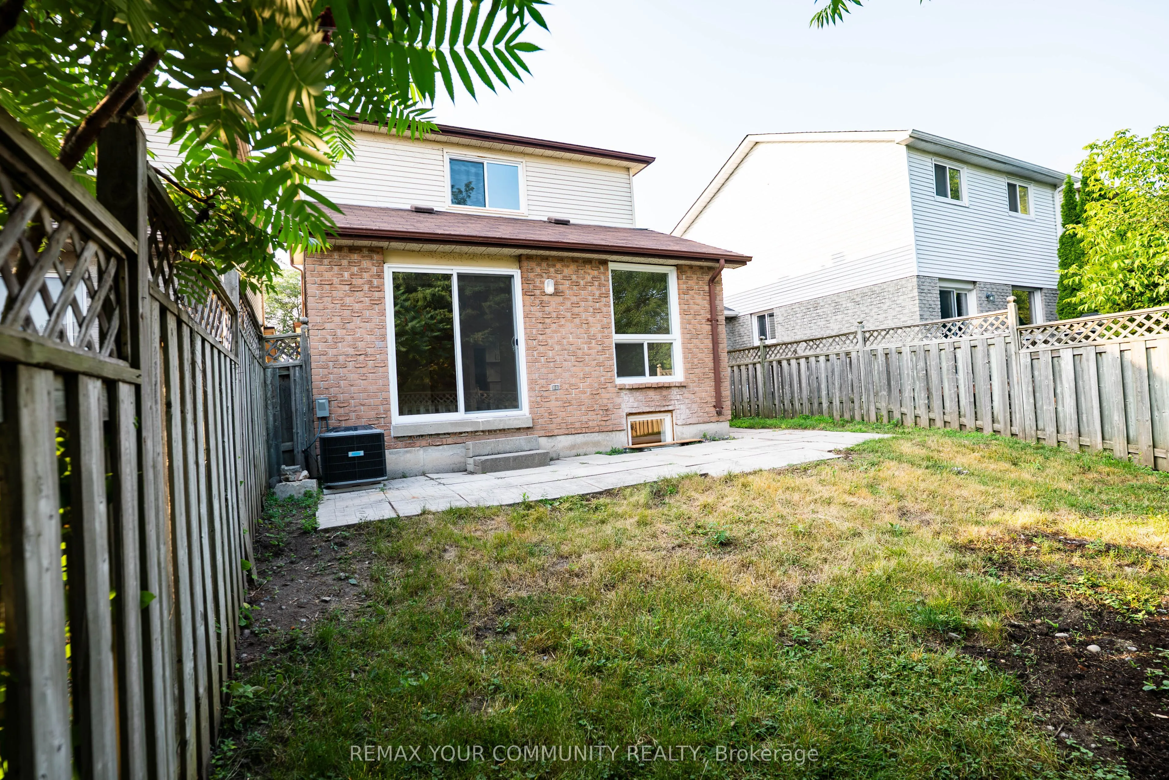 1553 Norwill Crescent