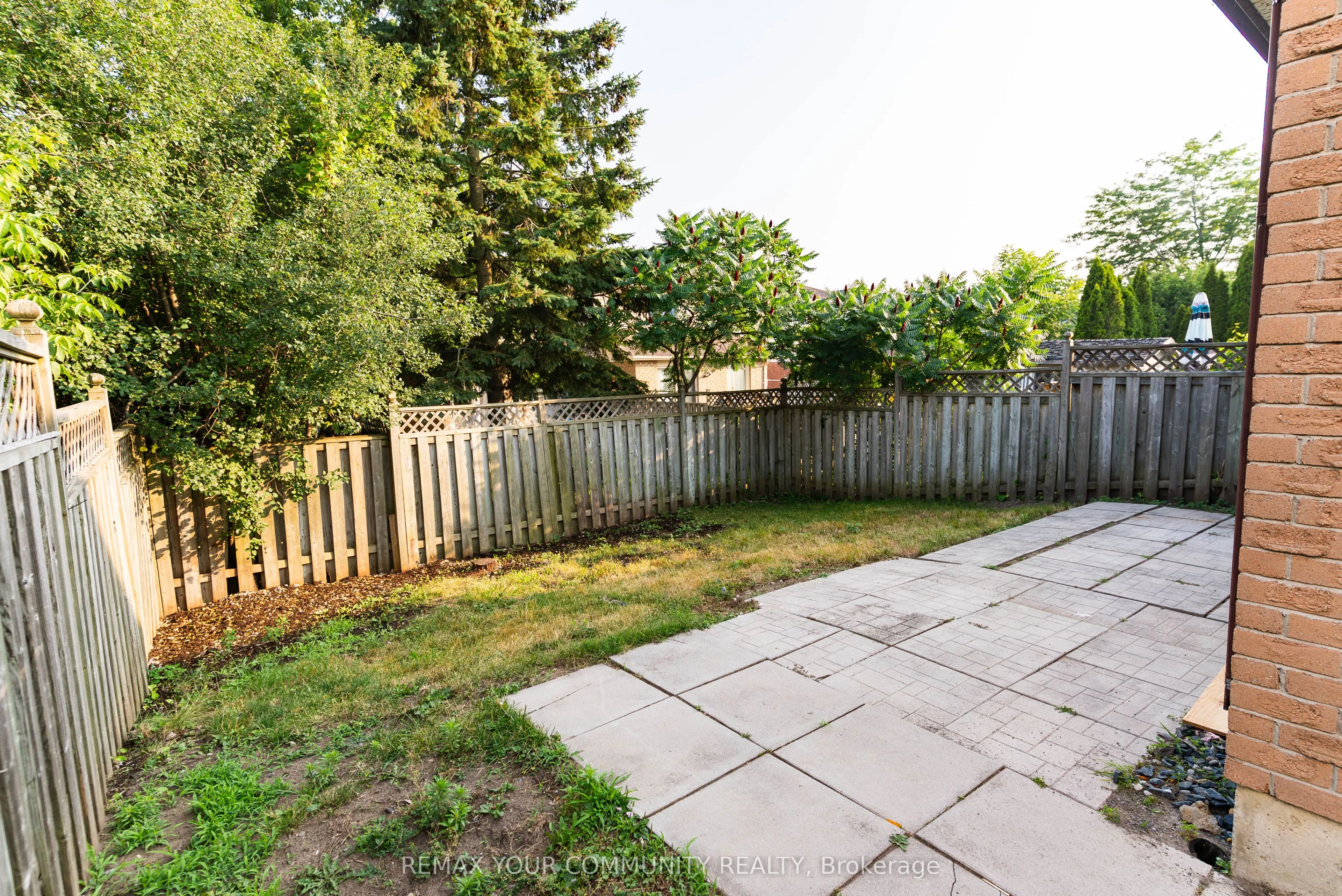 1553 Norwill Crescent