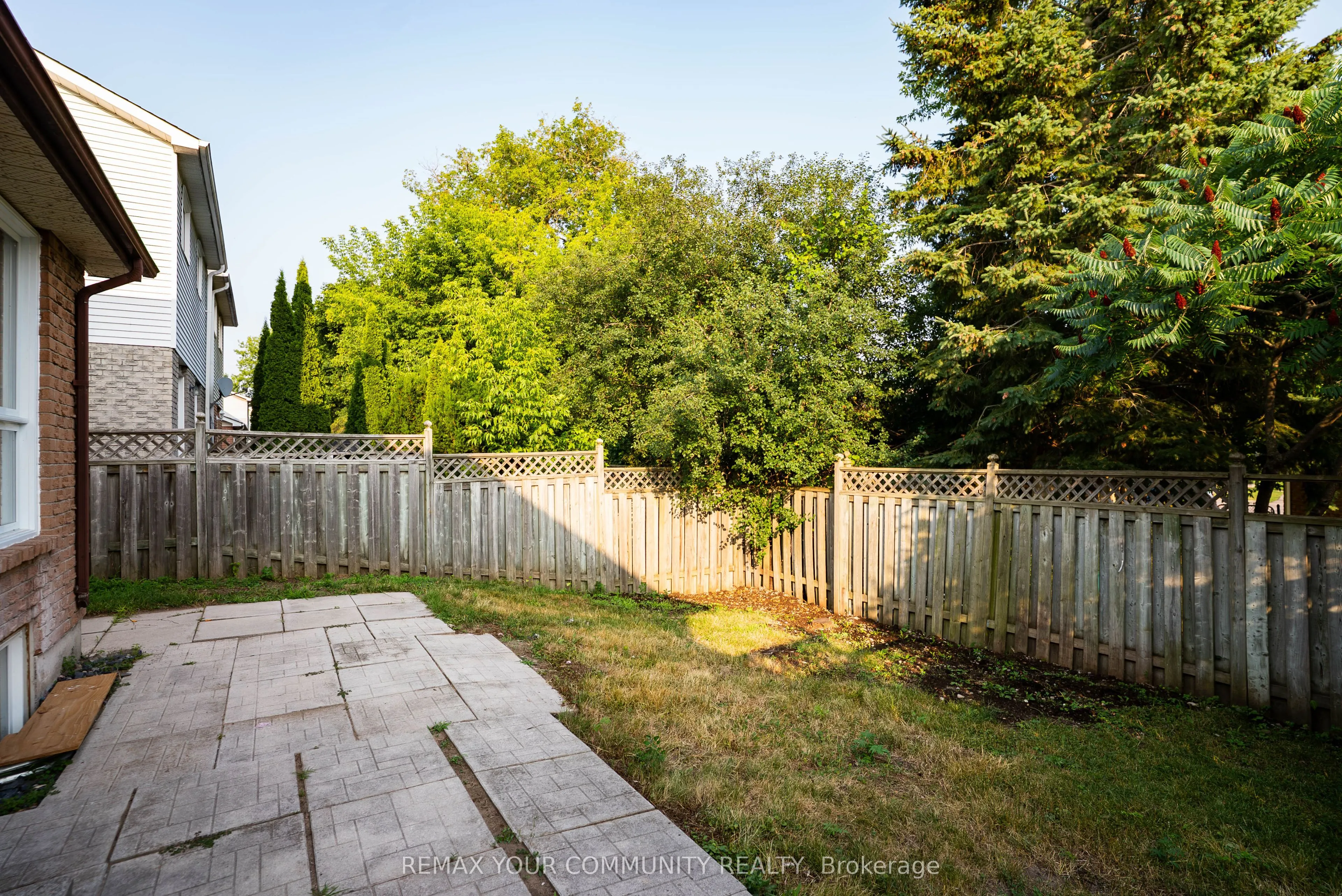 1553 Norwill Crescent