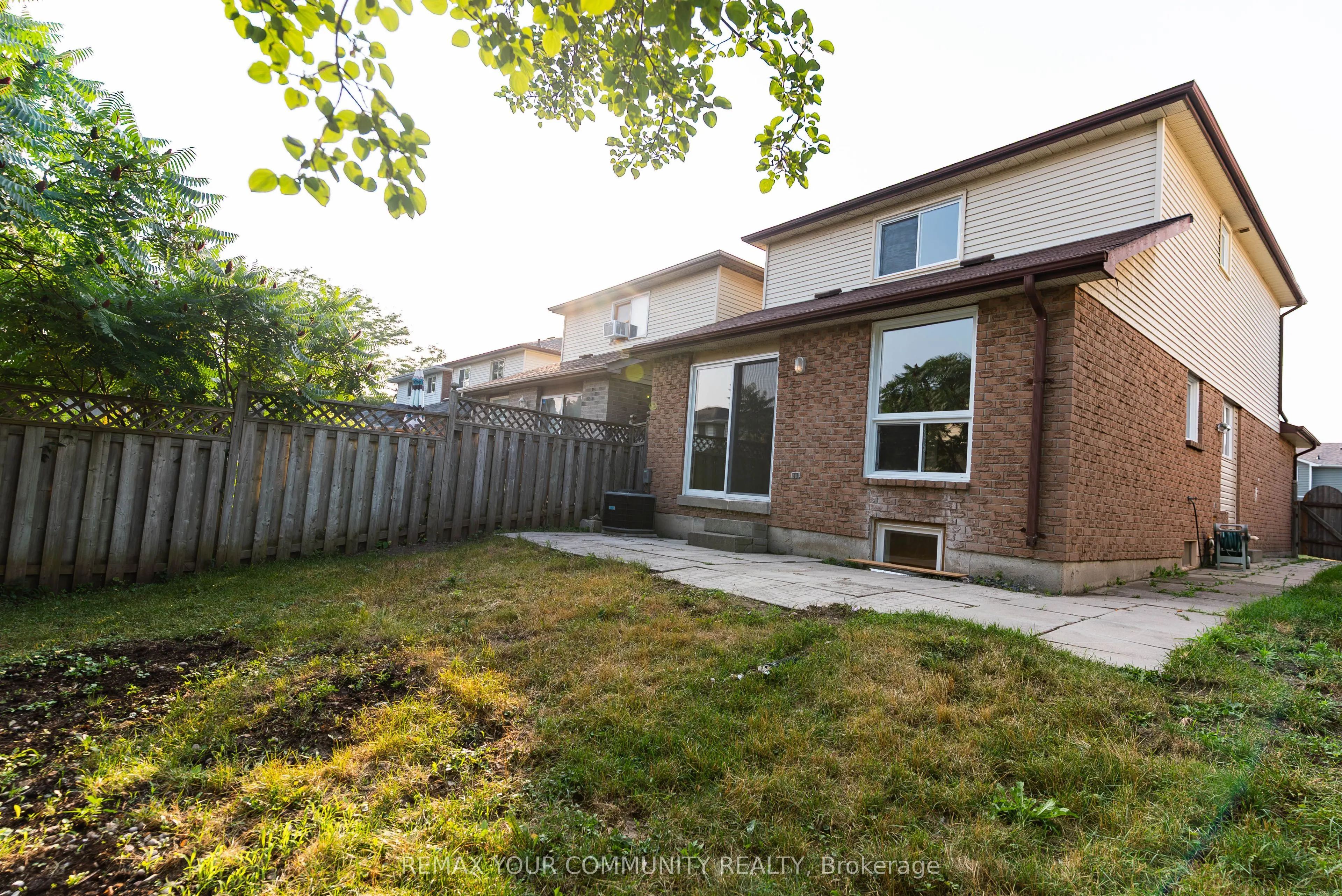 1553 Norwill Crescent