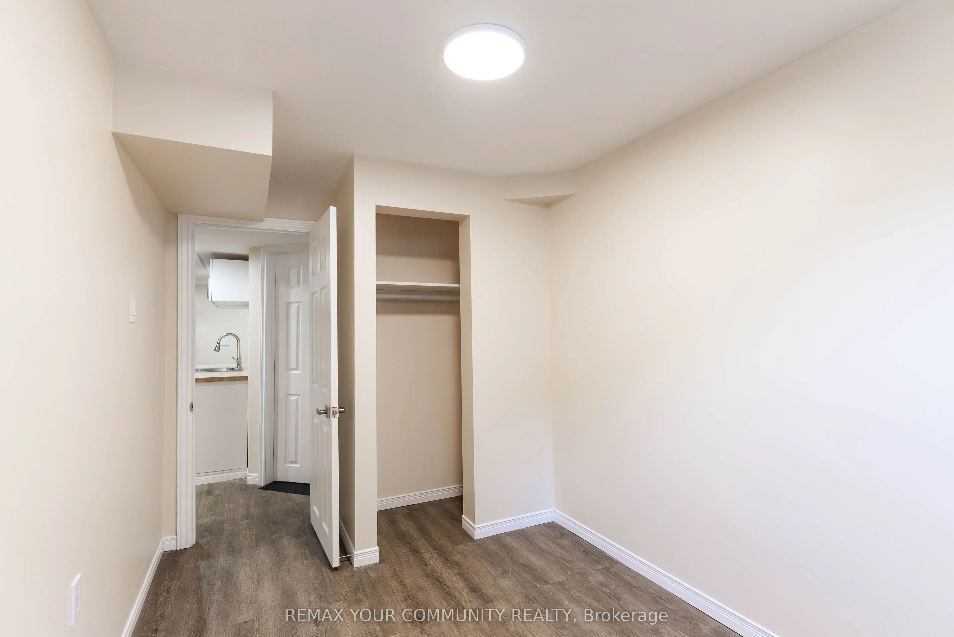 1553 Norwill Crescent