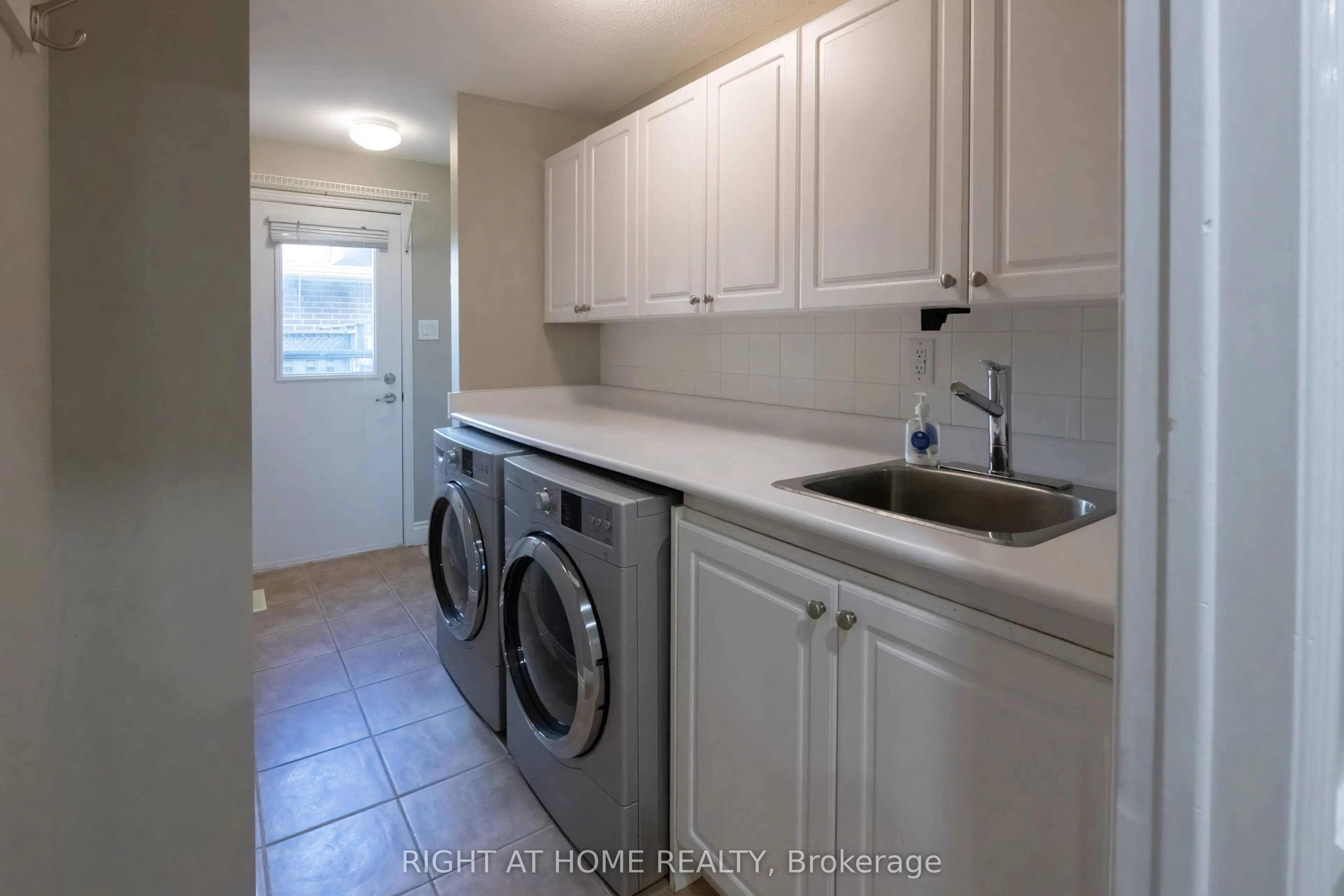 83 Anstead Crescent