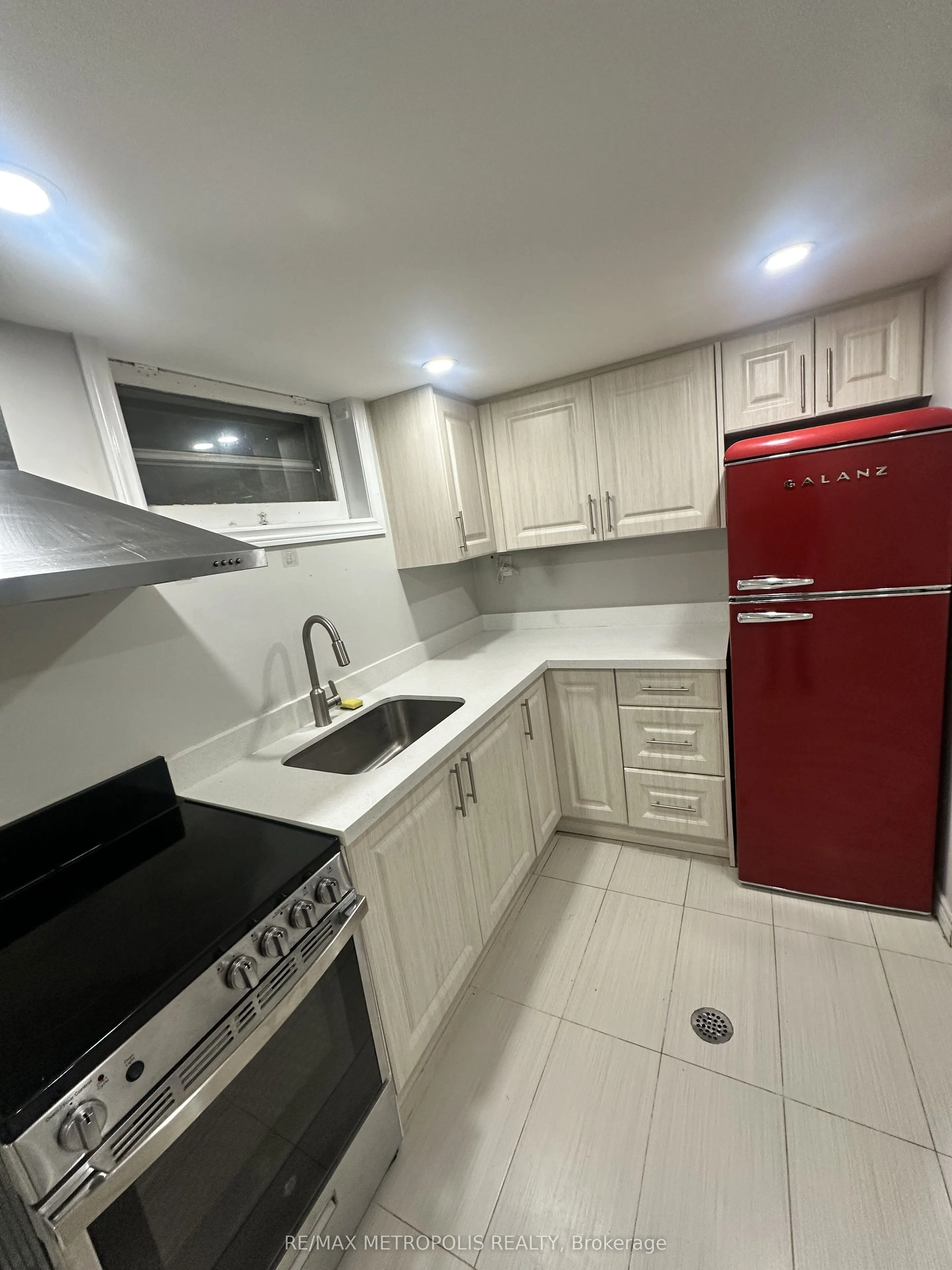 6 Mid Pines Road #Bsmt