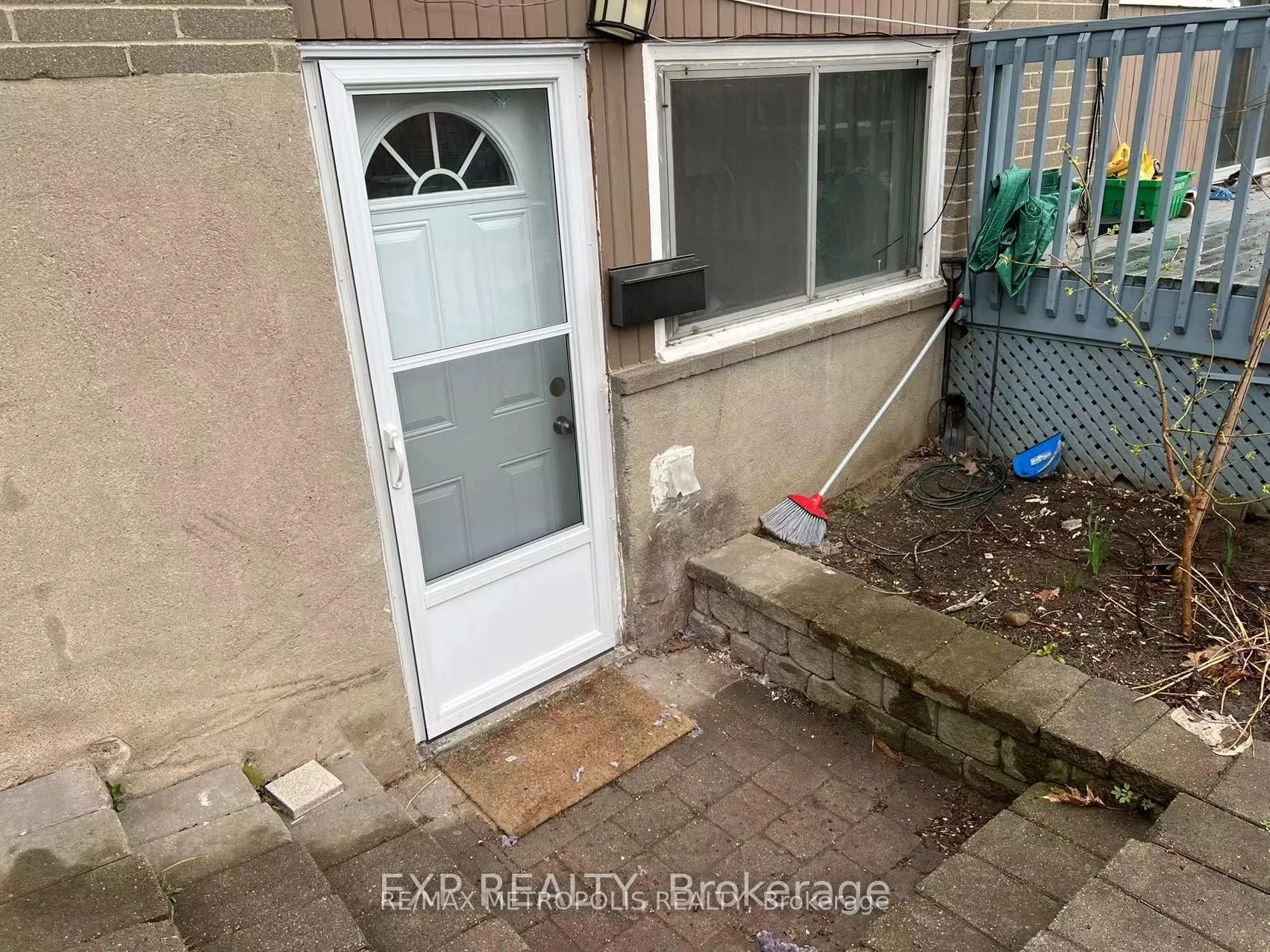 6 Mid Pines Road #Bsmt