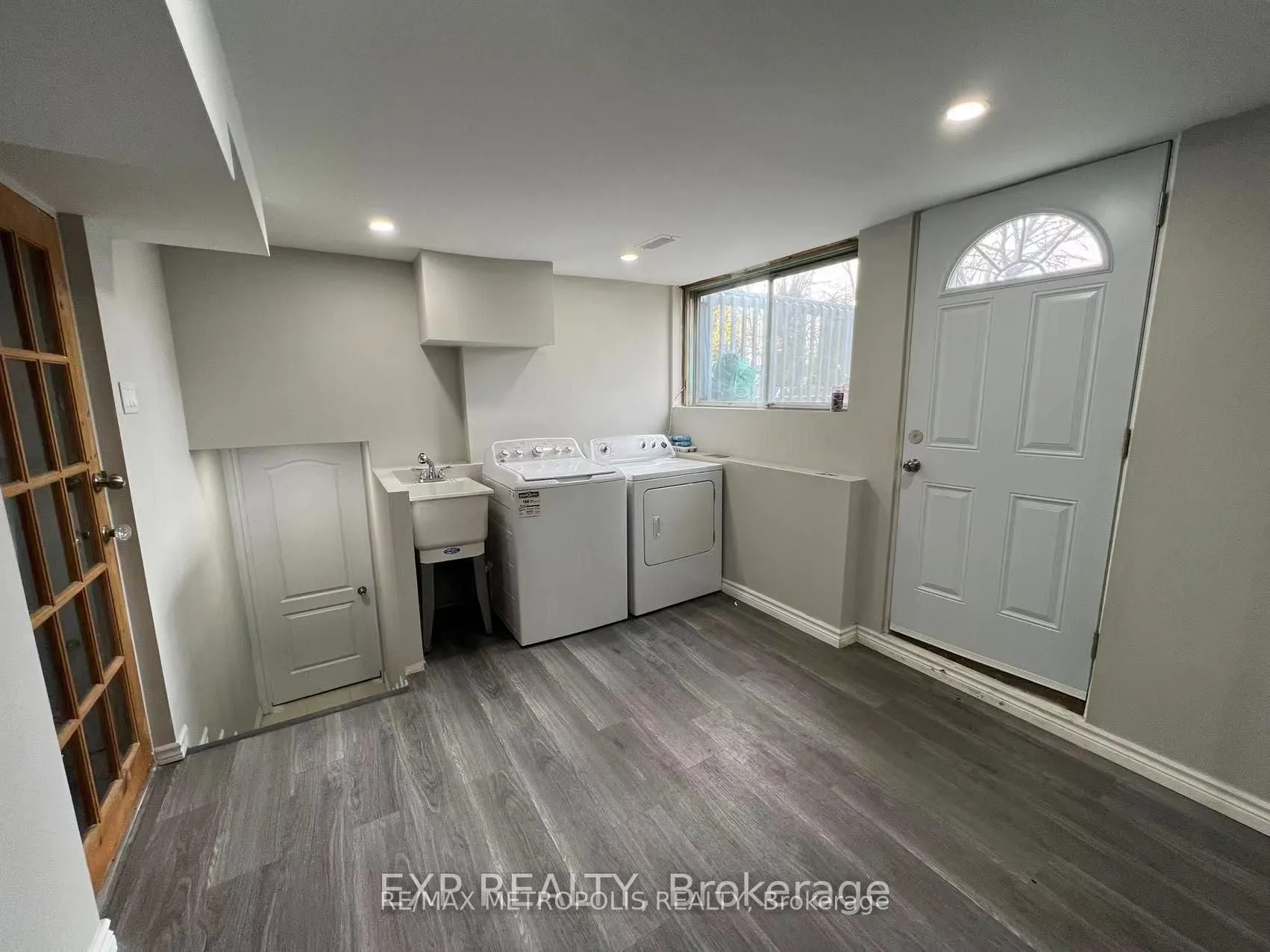 6 Mid Pines Road #Bsmt