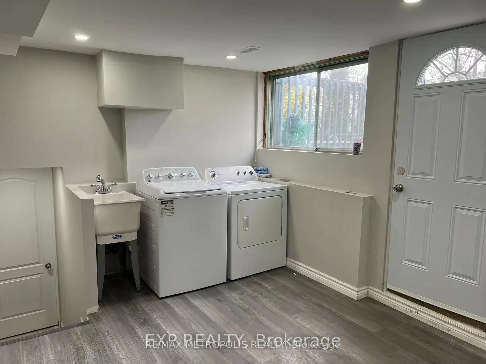 6 Mid Pines Road #Bsmt