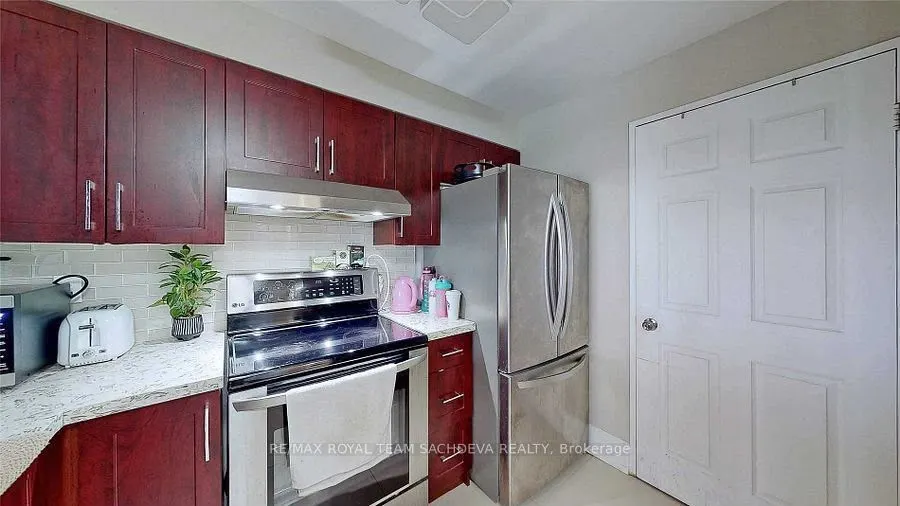 3233 Eglinton Avenue E #1611
