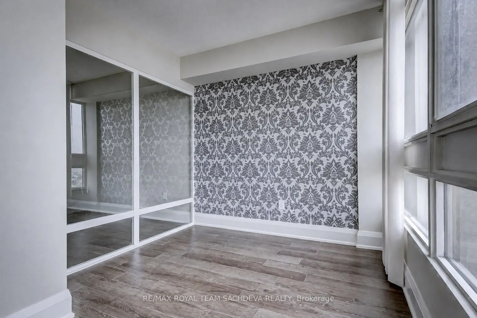 3233 Eglinton Avenue E #1611