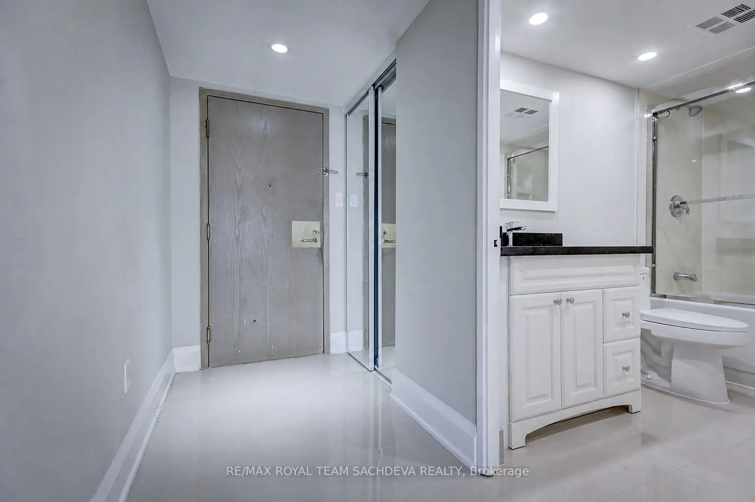 3233 Eglinton Avenue E #1611