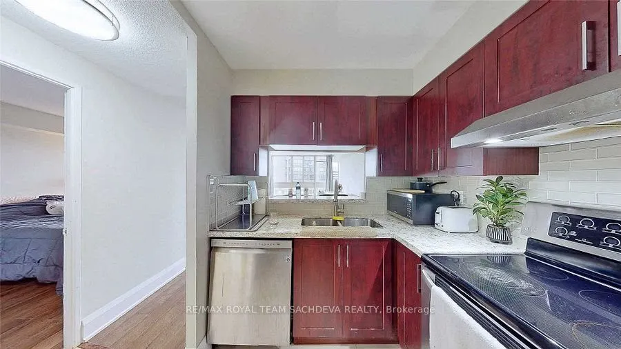 3233 Eglinton Avenue E #1611