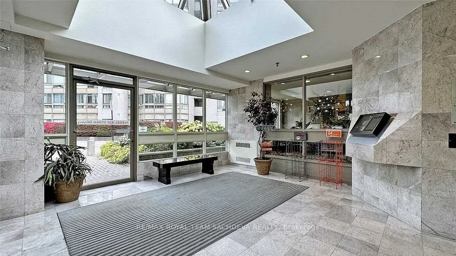 3233 Eglinton Avenue E #1611